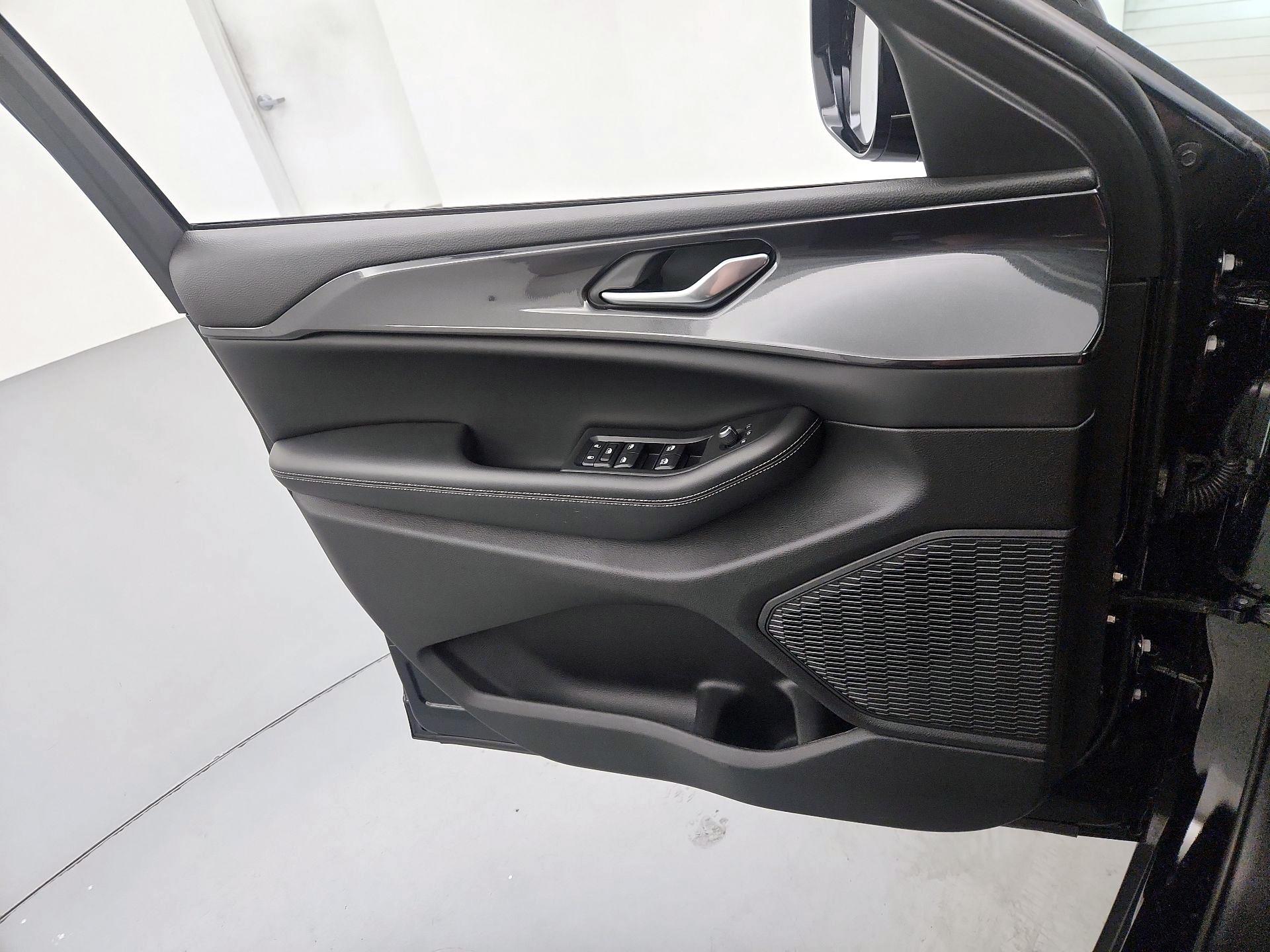 Thumbnail: 2023 Jeep Grand Cherokee - 12