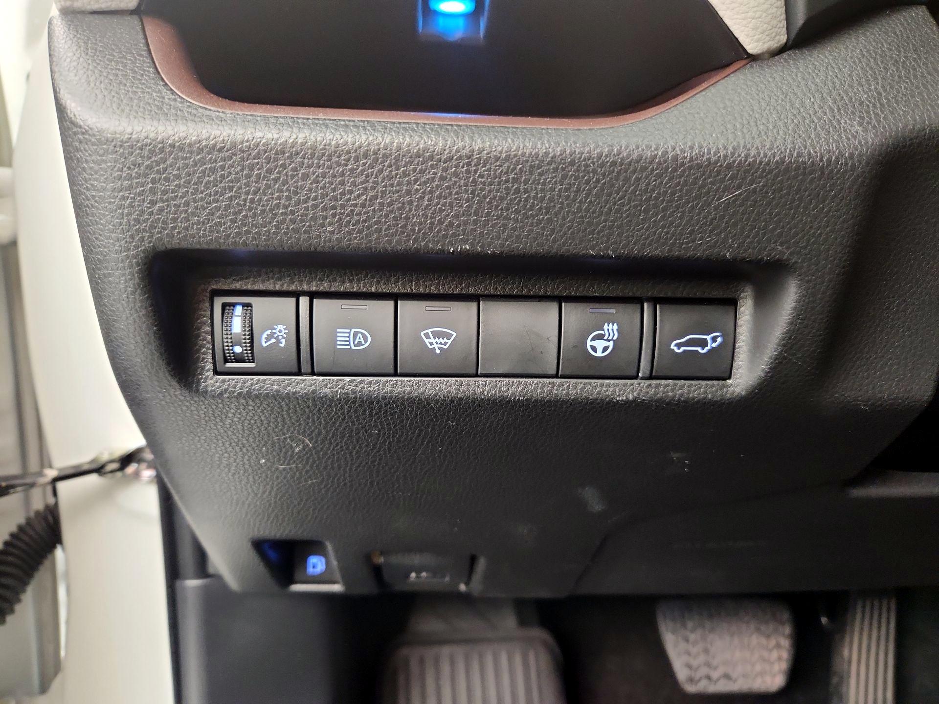 Thumbnail: 2022 Toyota RAV4 - 13