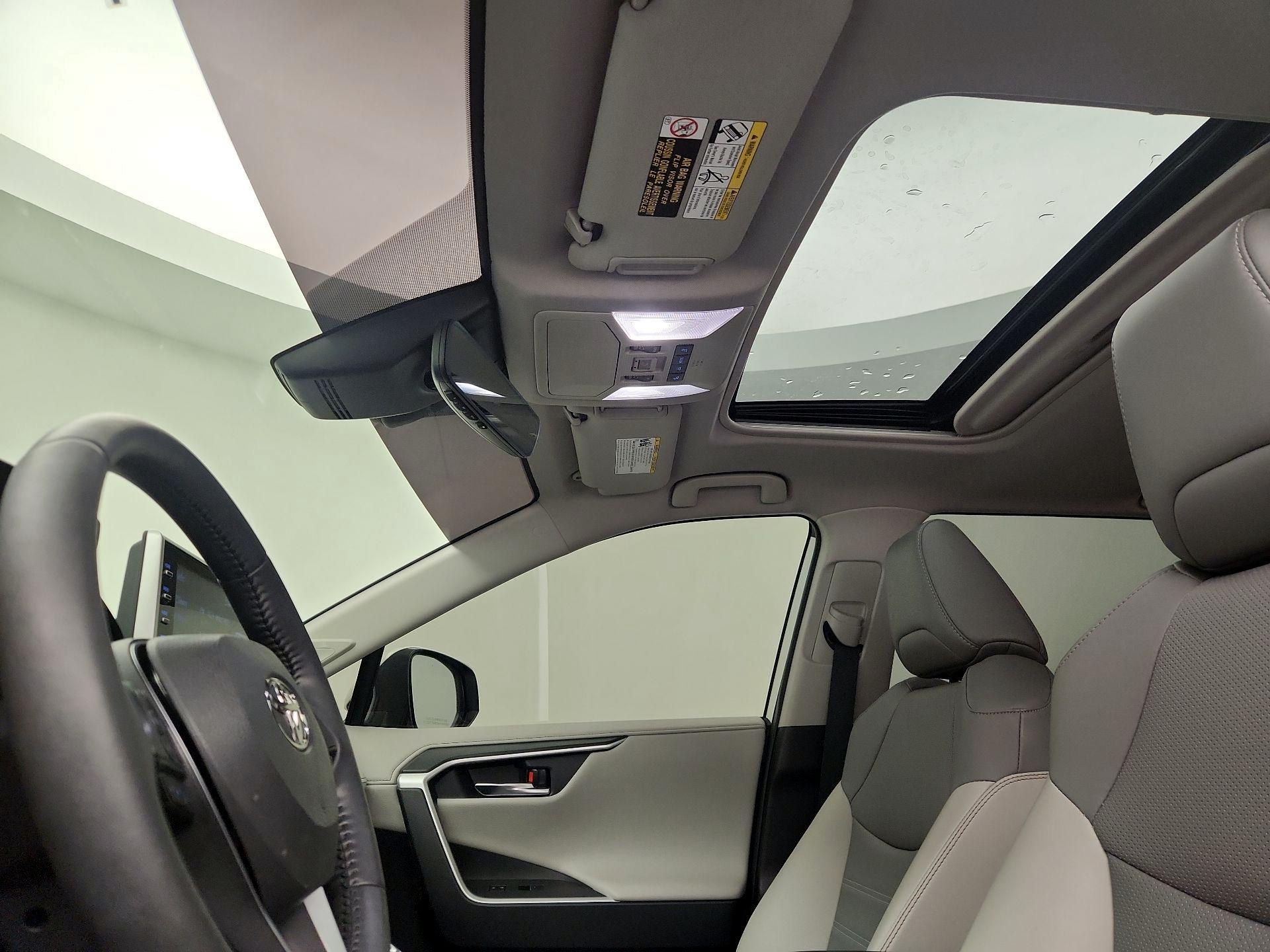 Thumbnail: 2022 Toyota RAV4 - 19