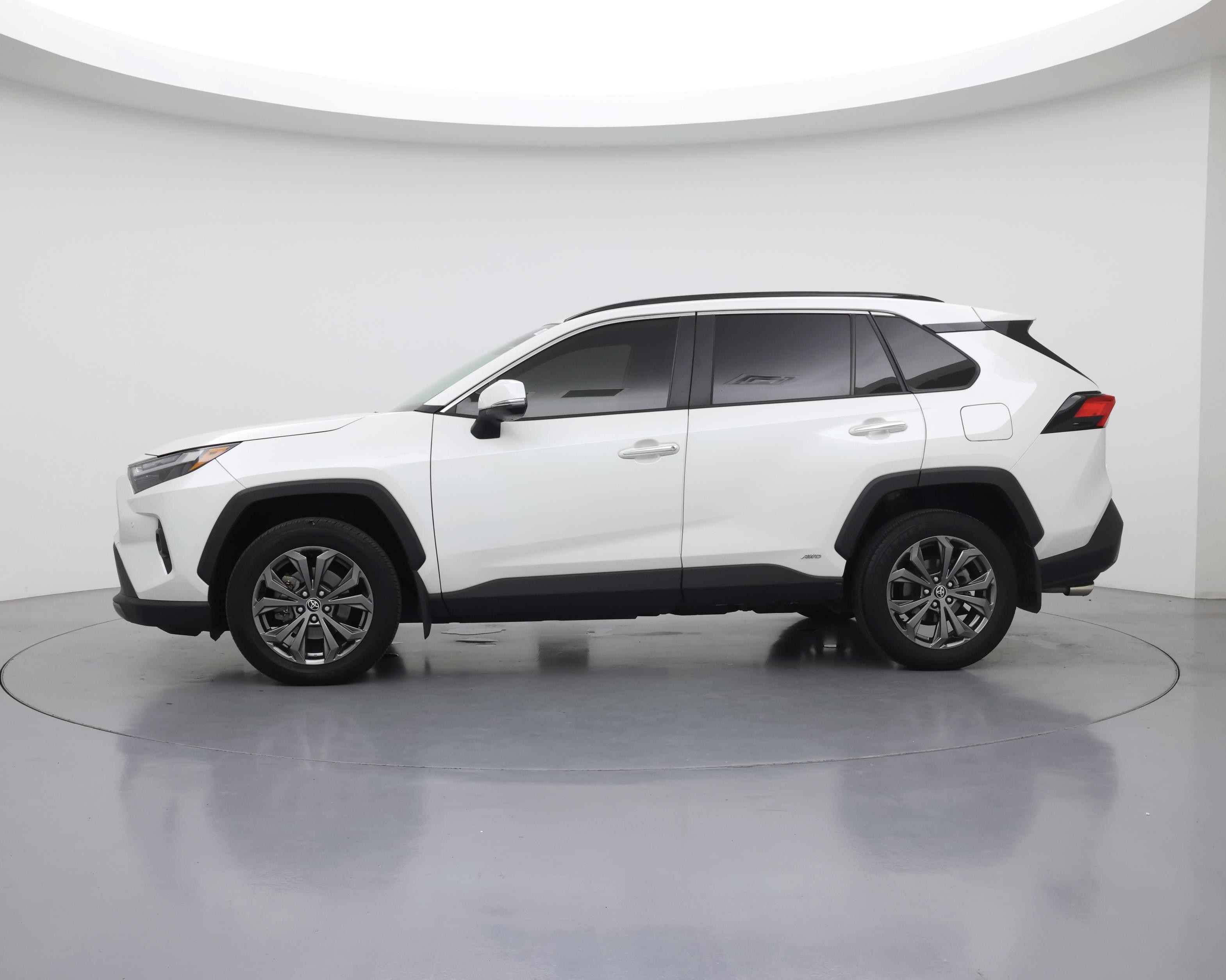 Thumbnail: 2022 Toyota RAV4 - 3