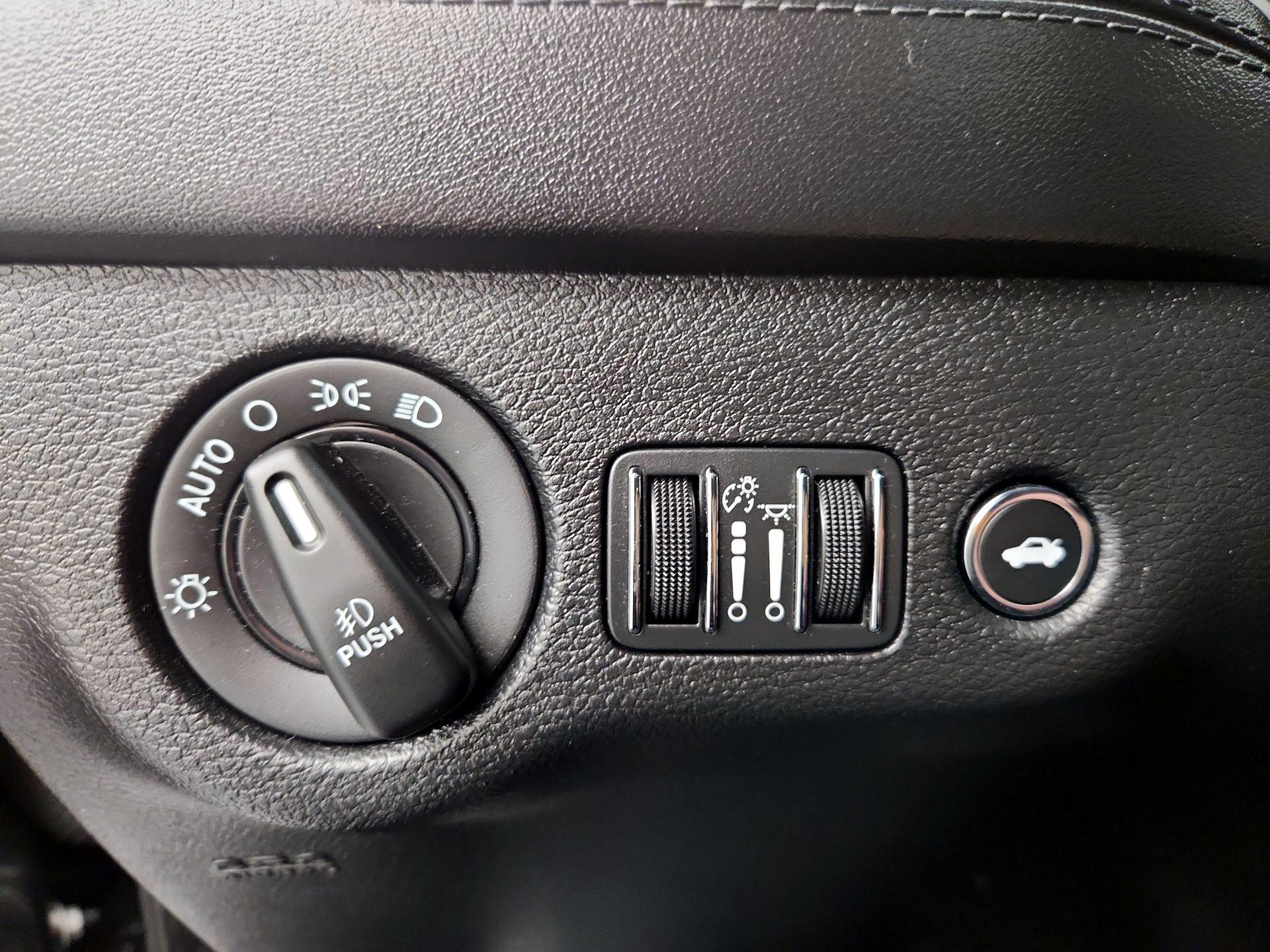 Thumbnail: 2020 Dodge Charger - 13