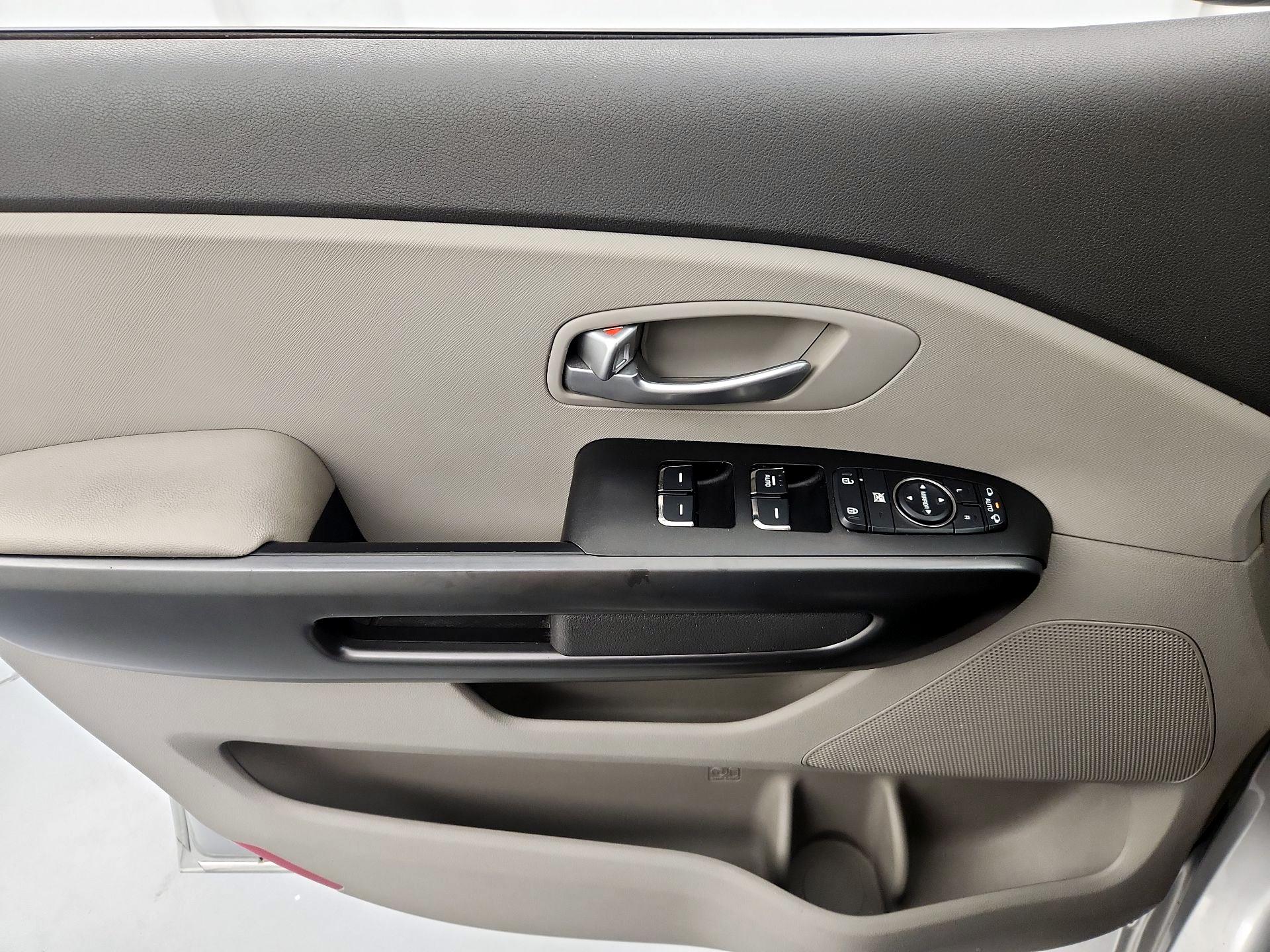 Thumbnail: 2016 Kia Sedona - 12