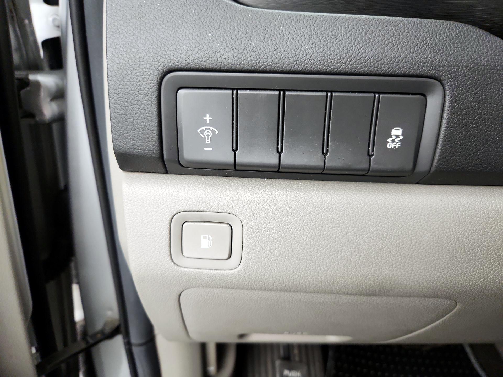 Thumbnail: 2016 Kia Sedona - 13