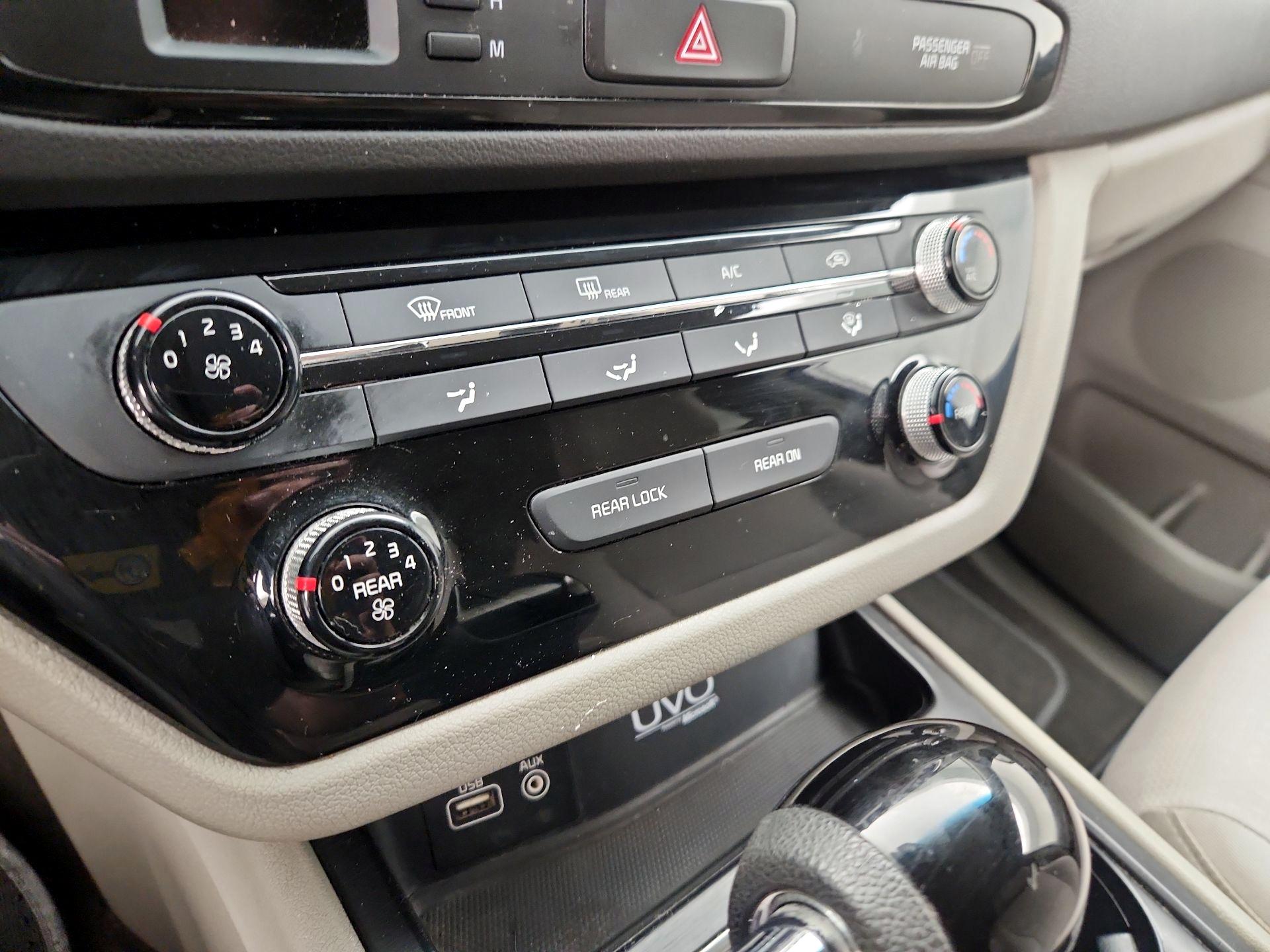 Thumbnail: 2016 Kia Sedona - 16