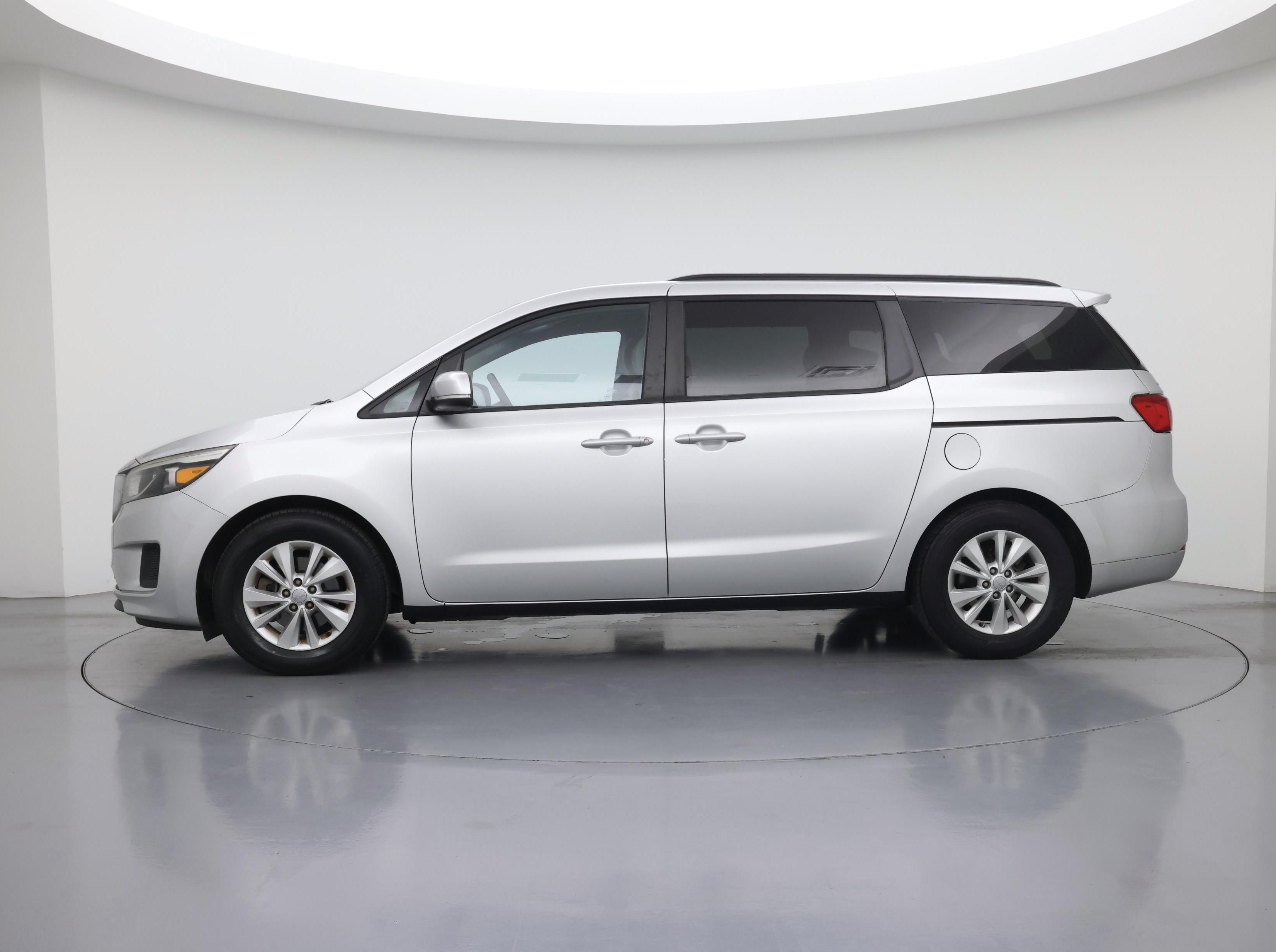 Thumbnail: 2016 Kia Sedona - 3