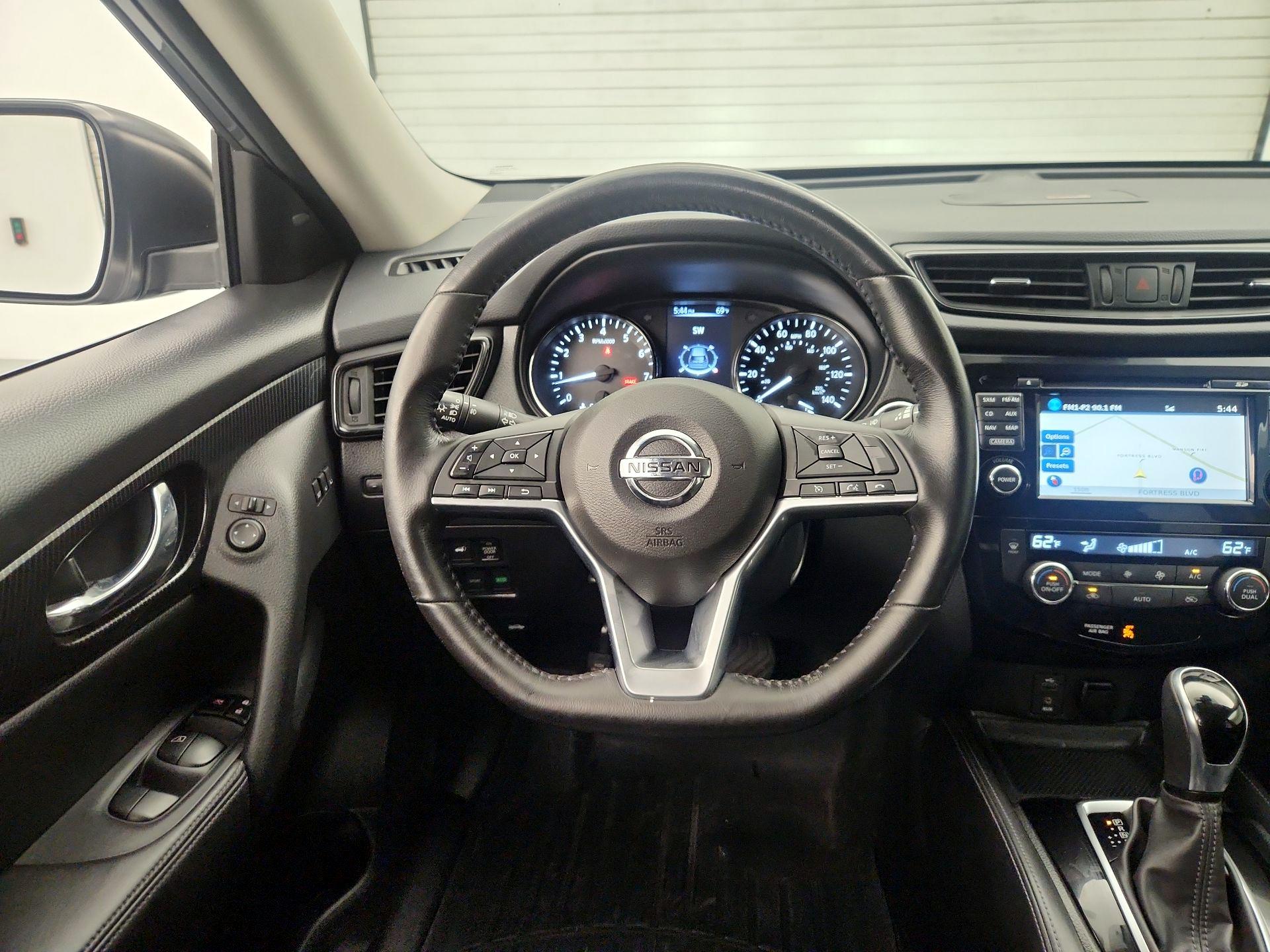 Thumbnail: 2017 Nissan Rogue - 10