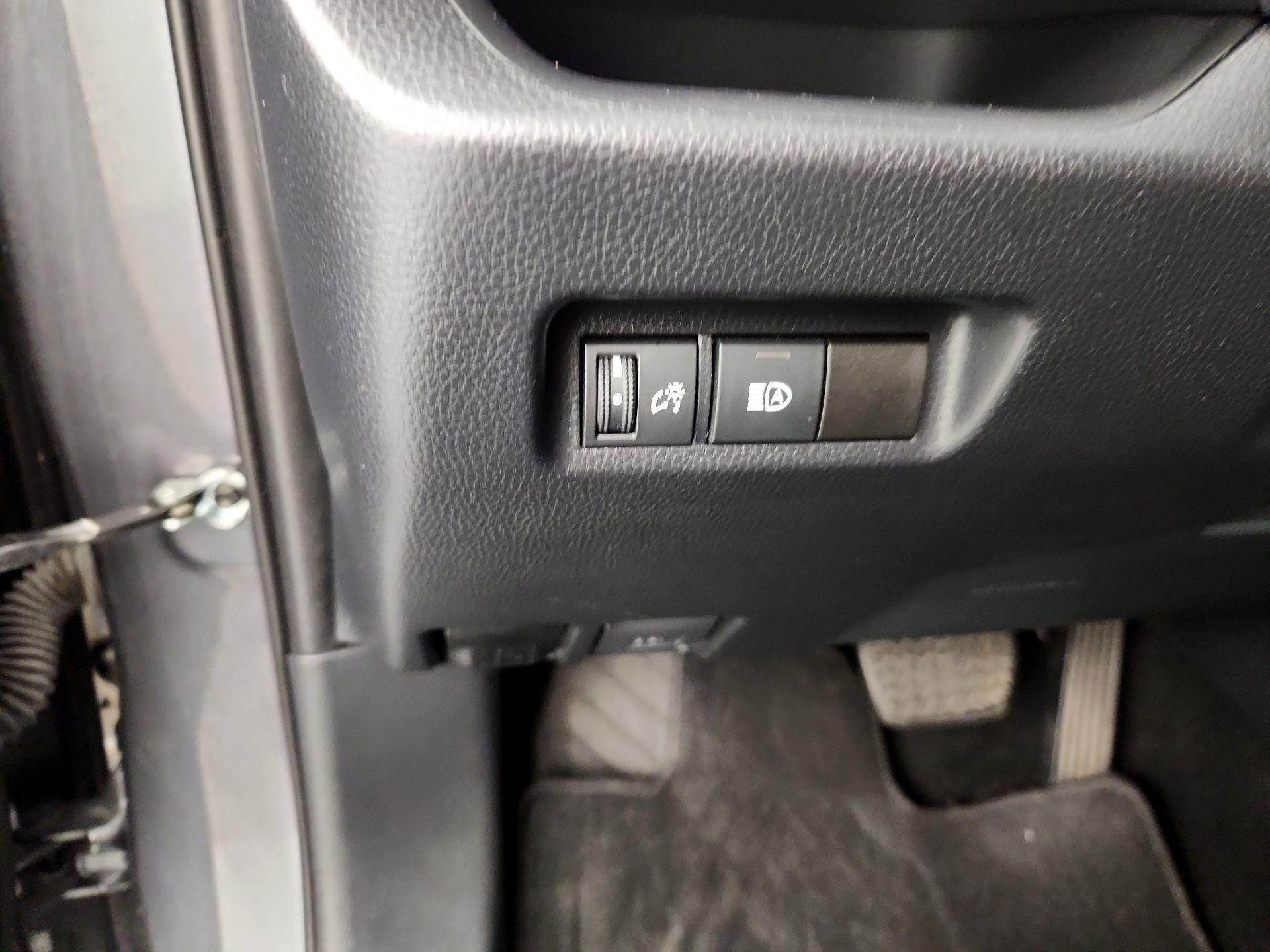 Thumbnail: 2019 Toyota RAV4 - 13