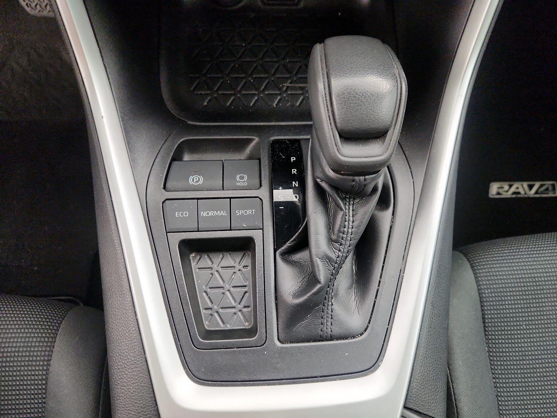 Thumbnail: 2019 Toyota RAV4 - 17