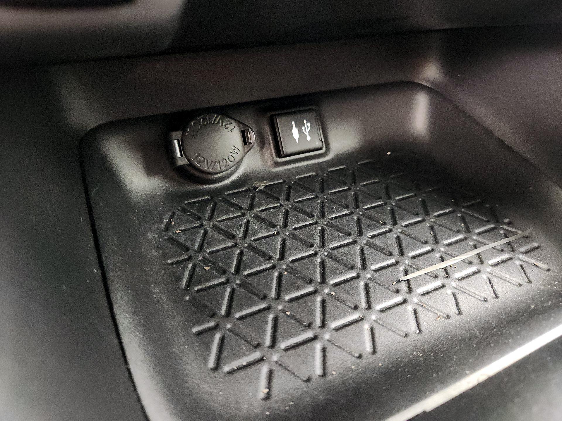 Thumbnail: 2019 Toyota RAV4 - 18