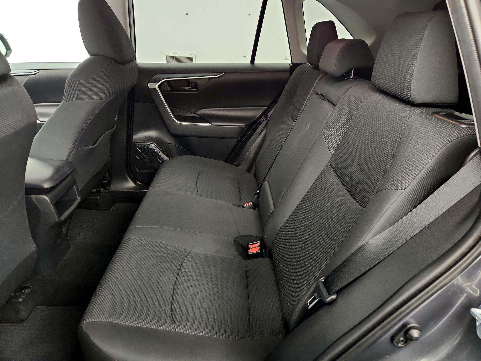 Thumbnail: 2019 Toyota RAV4 - 19