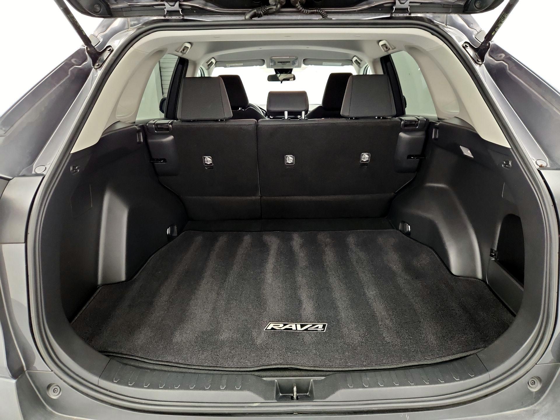 Thumbnail: 2019 Toyota RAV4 - 20