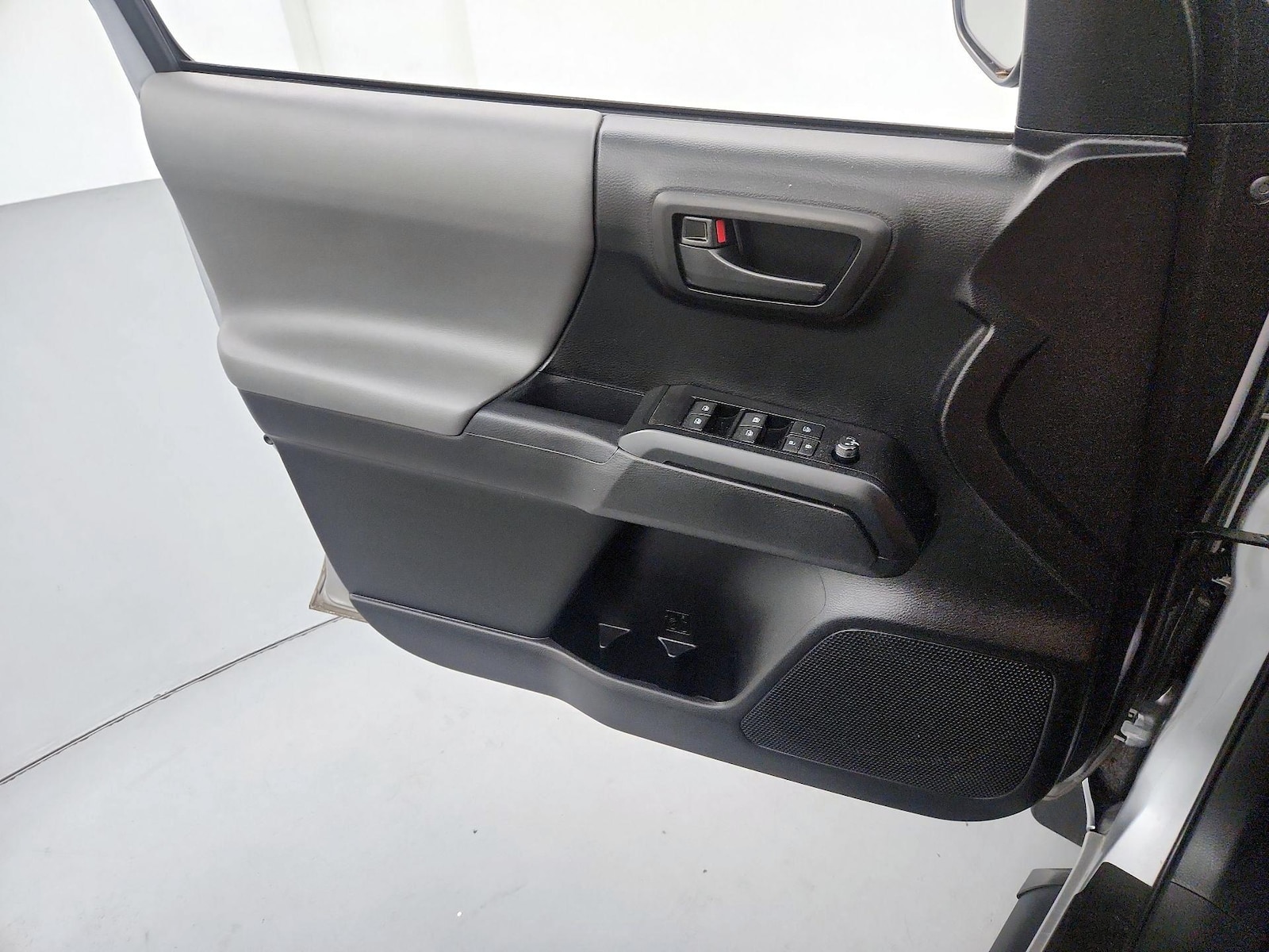 2022 Toyota Tacoma SR - Photo 13