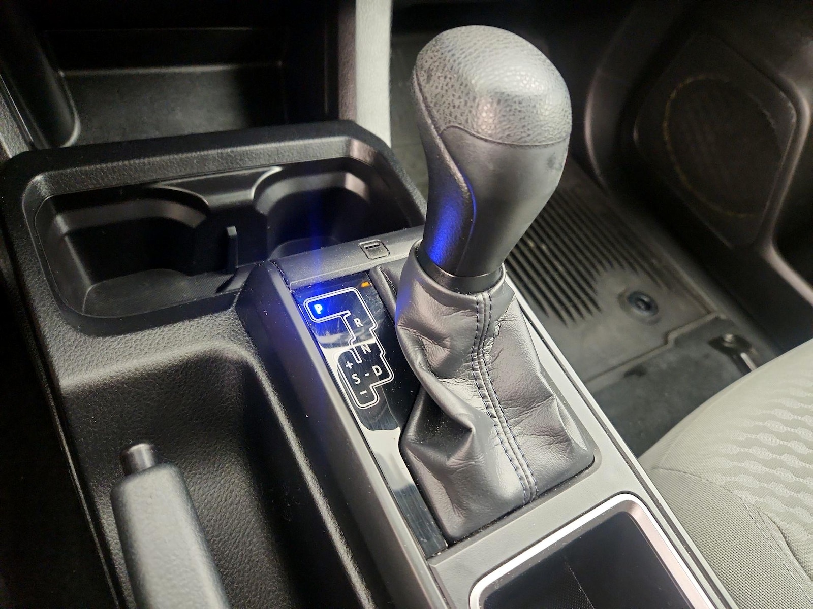 2022 Toyota Tacoma SR - Photo 18