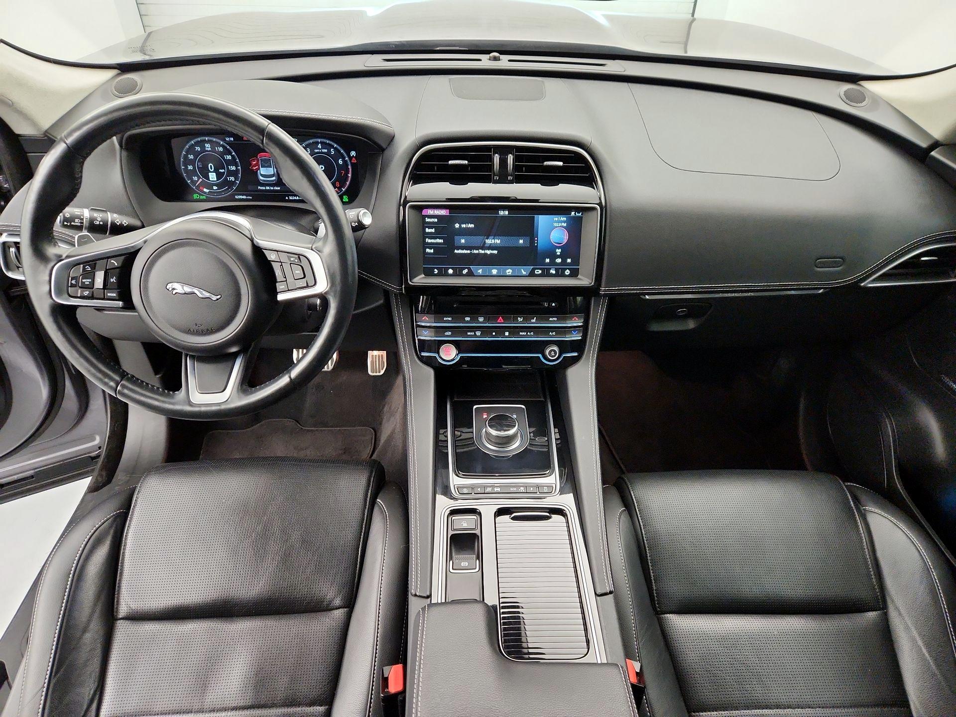 Thumbnail: 2020 Jaguar F-Pace - 9