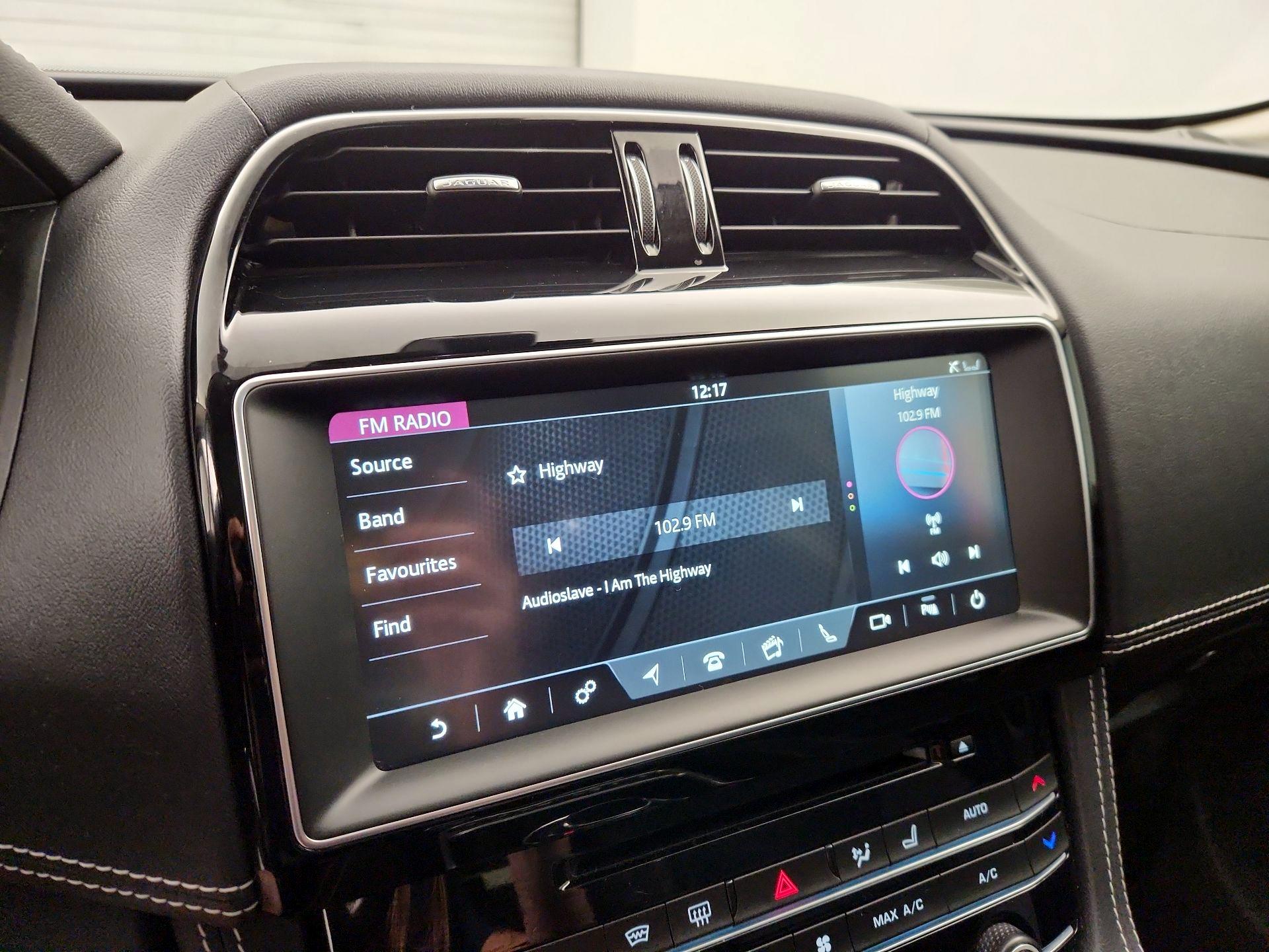 Thumbnail: 2020 Jaguar F-Pace - 15