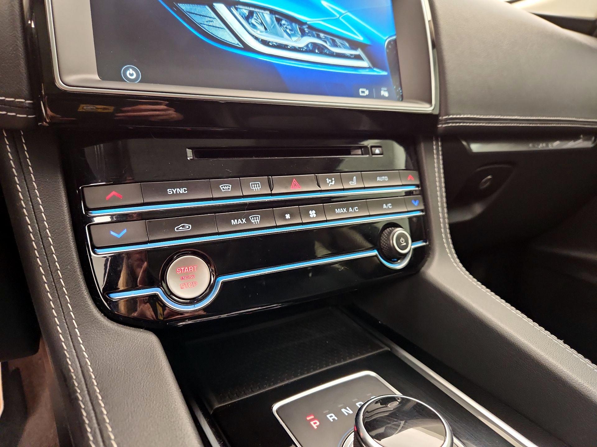 Thumbnail: 2020 Jaguar F-Pace - 16