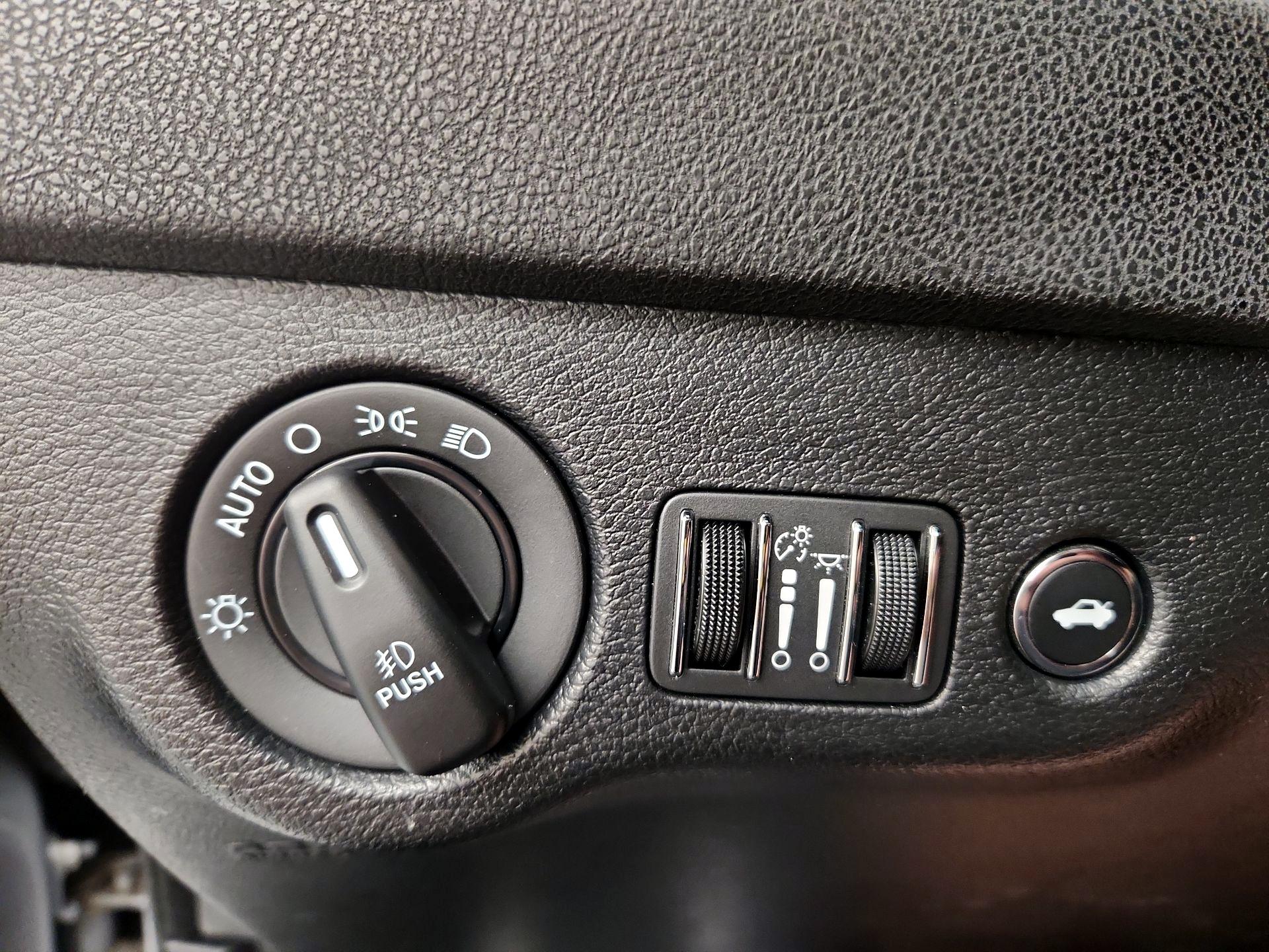 Thumbnail: 2020 Dodge Charger - 13