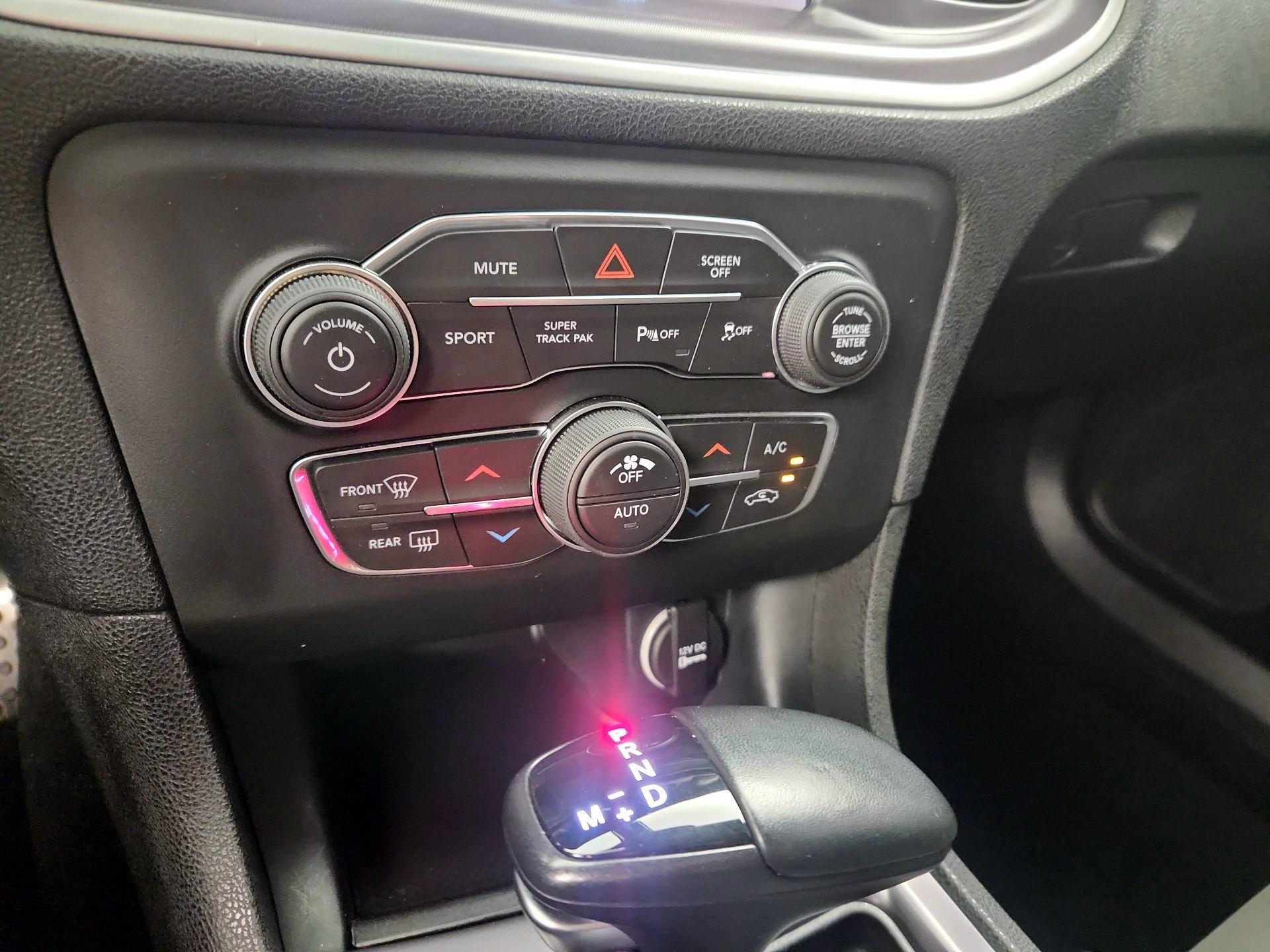 Thumbnail: 2020 Dodge Charger - 16