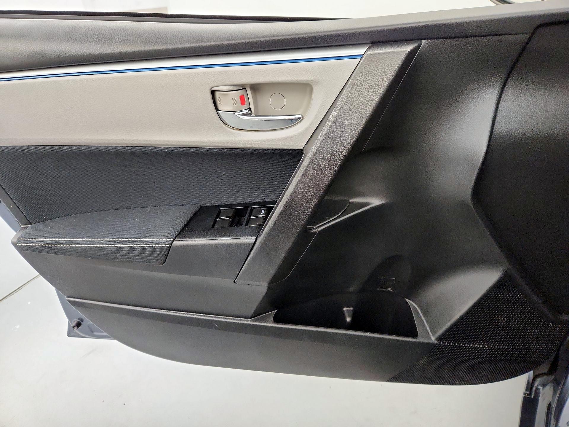 Thumbnail: 2015 Toyota Corolla - 12