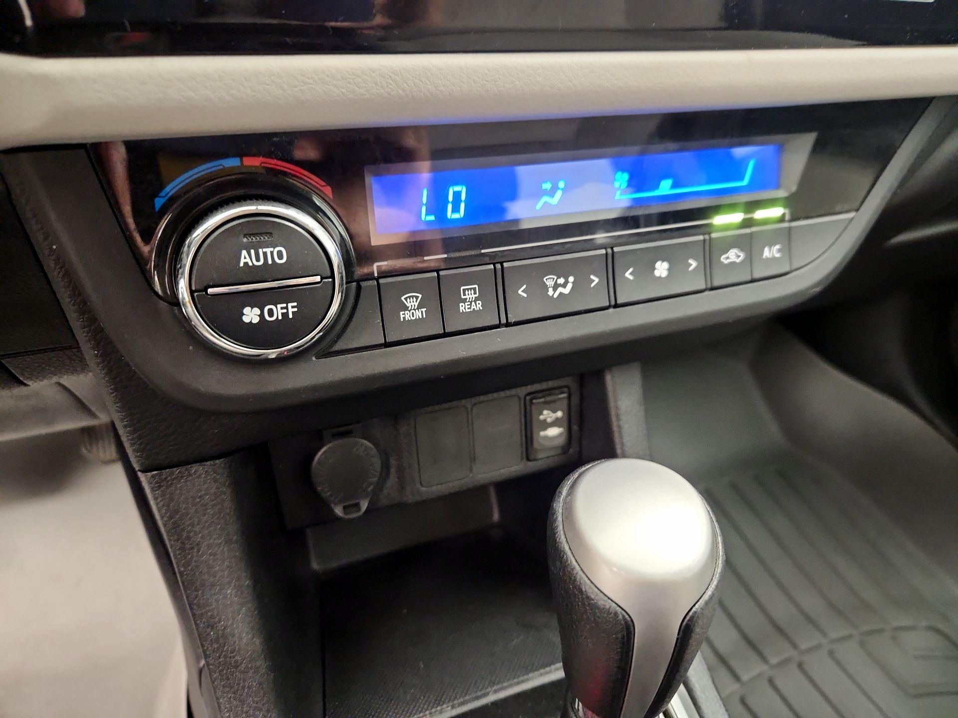 Thumbnail: 2015 Toyota Corolla - 16