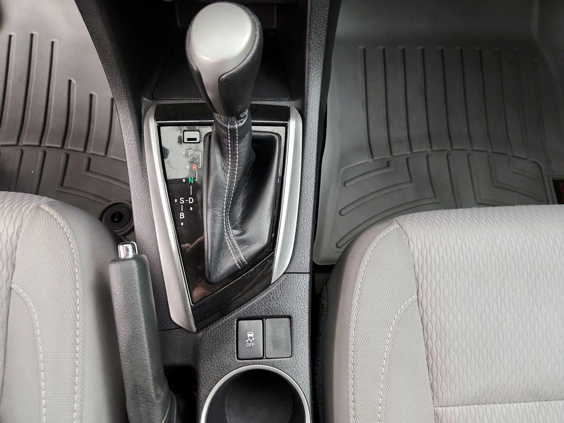 Thumbnail: 2015 Toyota Corolla - 17