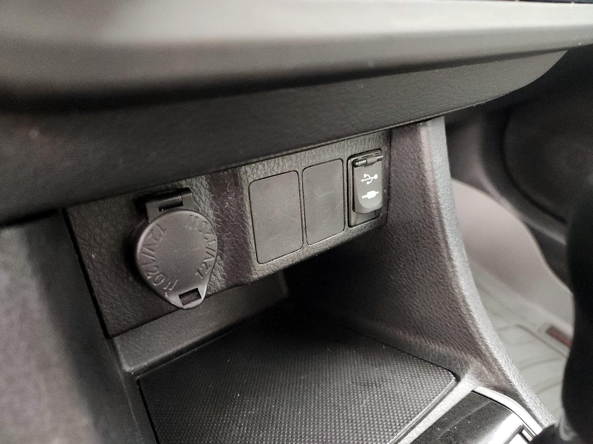 Thumbnail: 2015 Toyota Corolla - 18