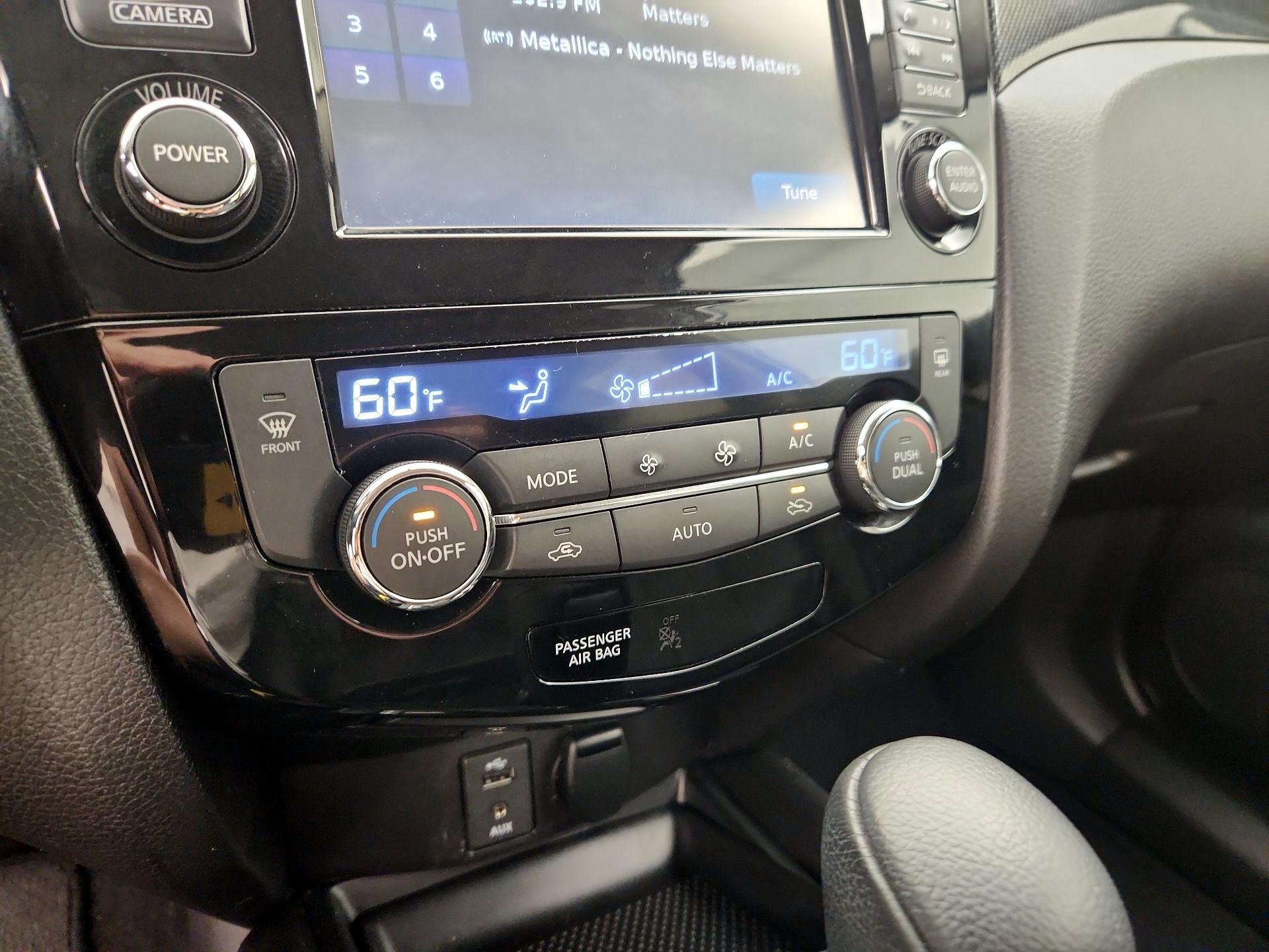 Thumbnail: 2014 Nissan Rogue - 16
