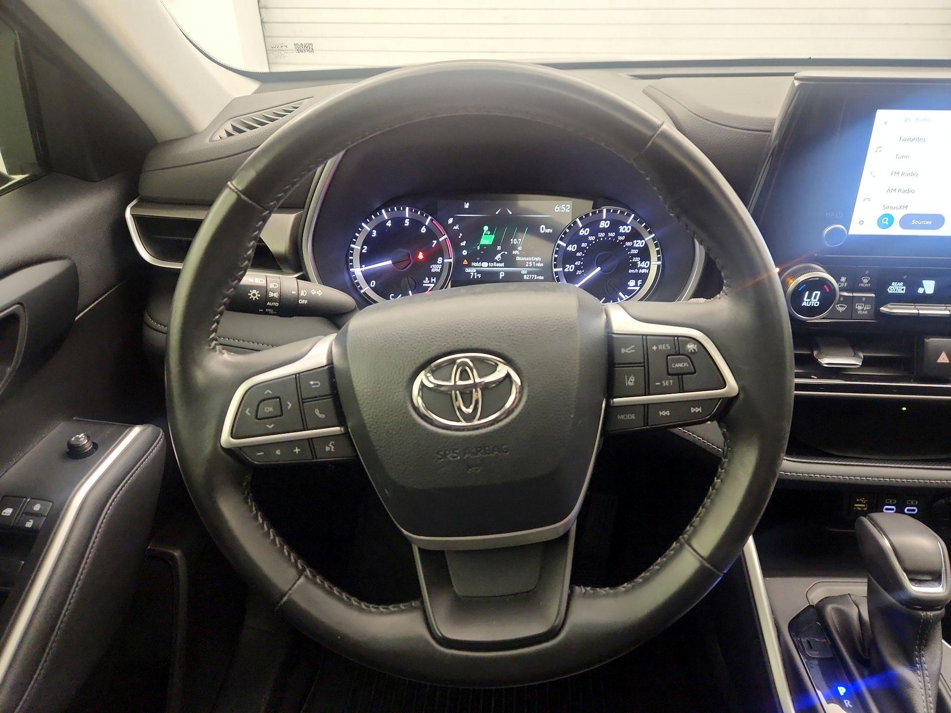 Thumbnail: 2023 Toyota Highlander - 10