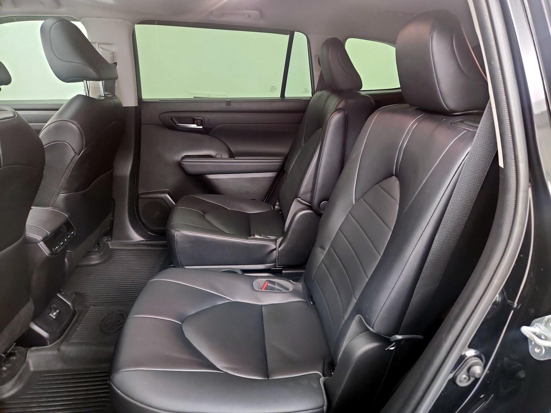 Thumbnail: 2023 Toyota Highlander - 20