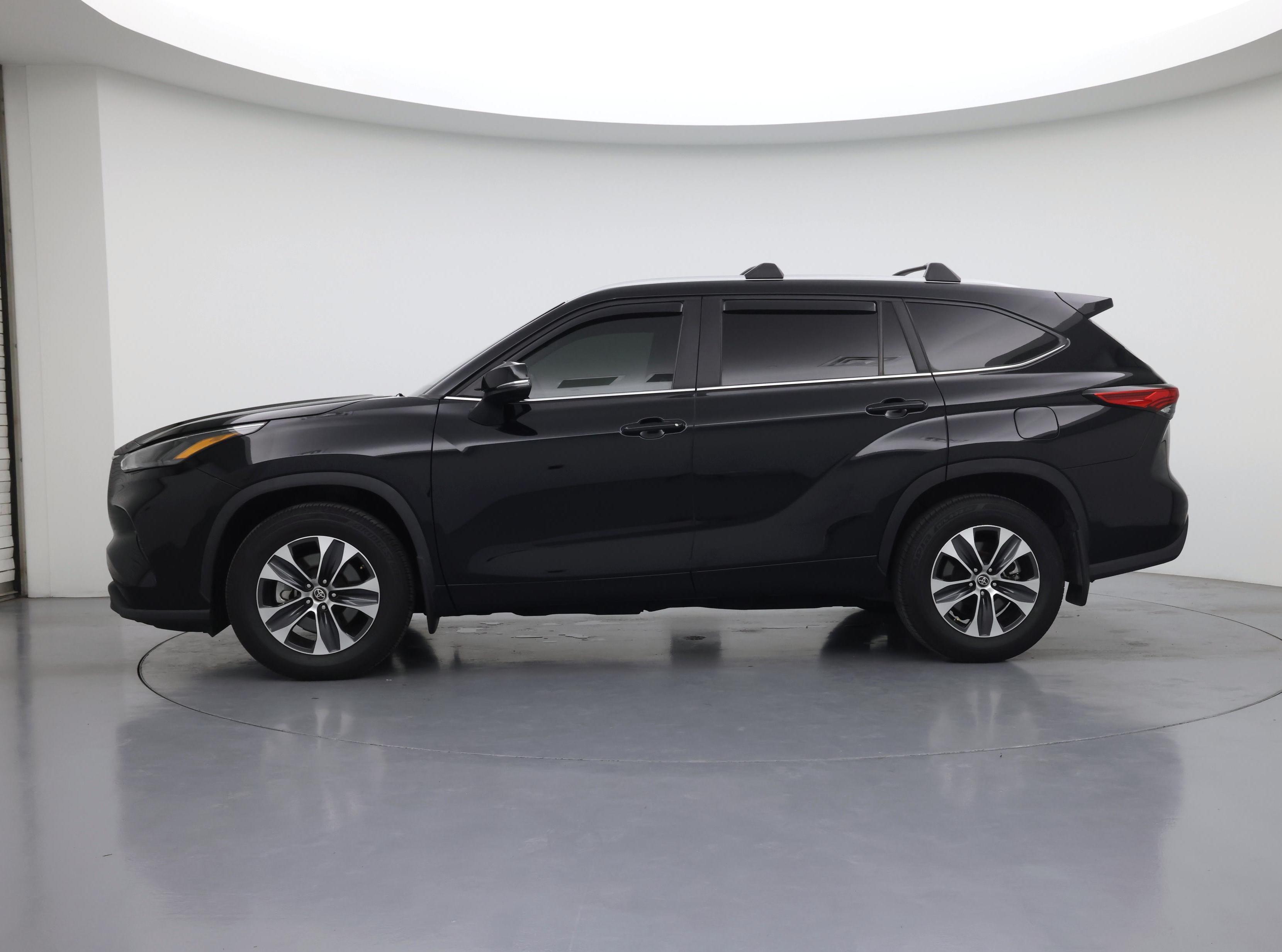 Thumbnail: 2023 Toyota Highlander - 3
