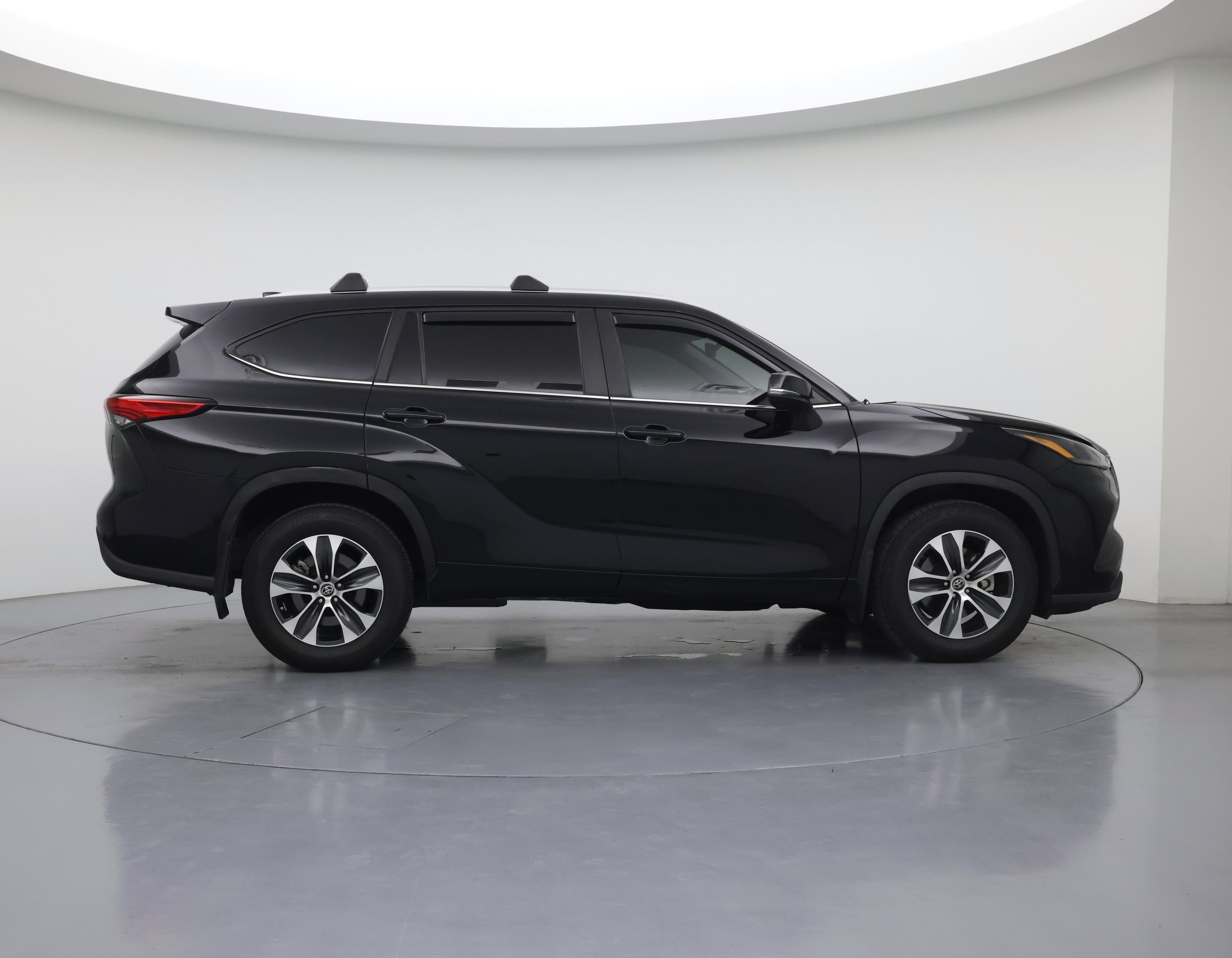 Thumbnail: 2023 Toyota Highlander - 7