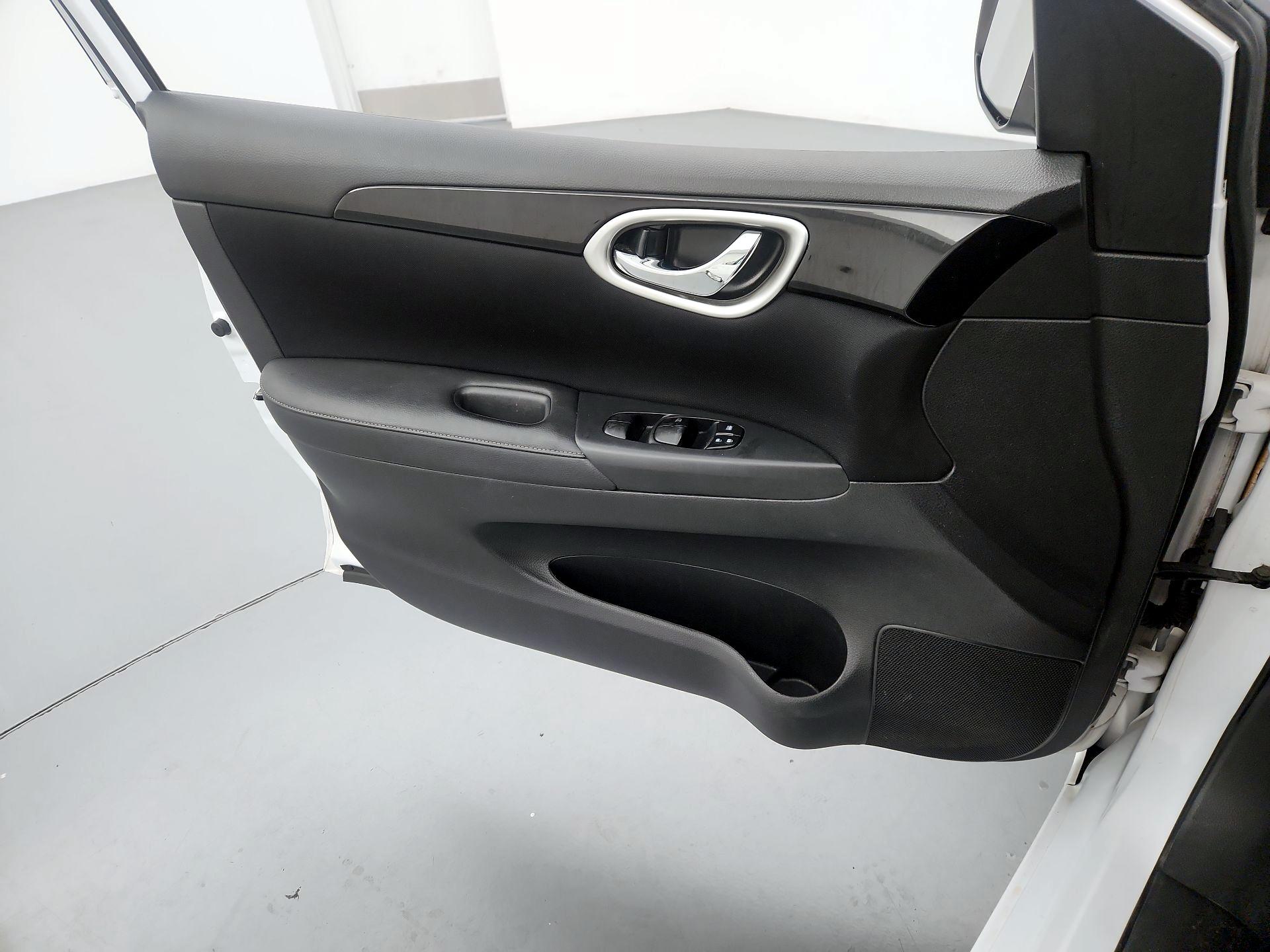 Thumbnail: 2017 Nissan Sentra - 12