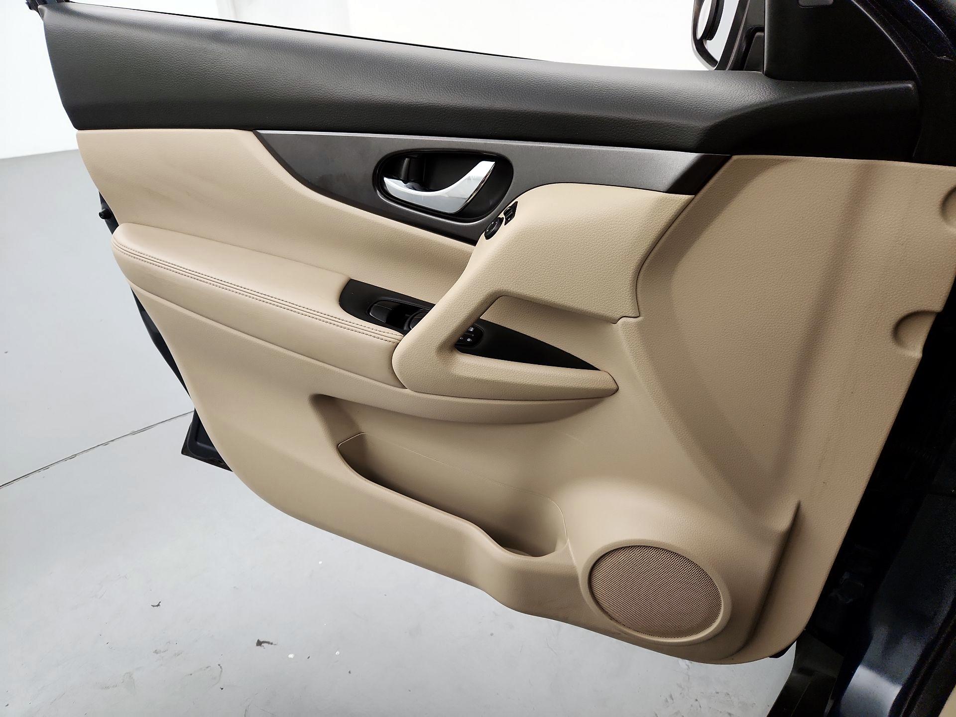 Thumbnail: 2015 Nissan Rogue - 12