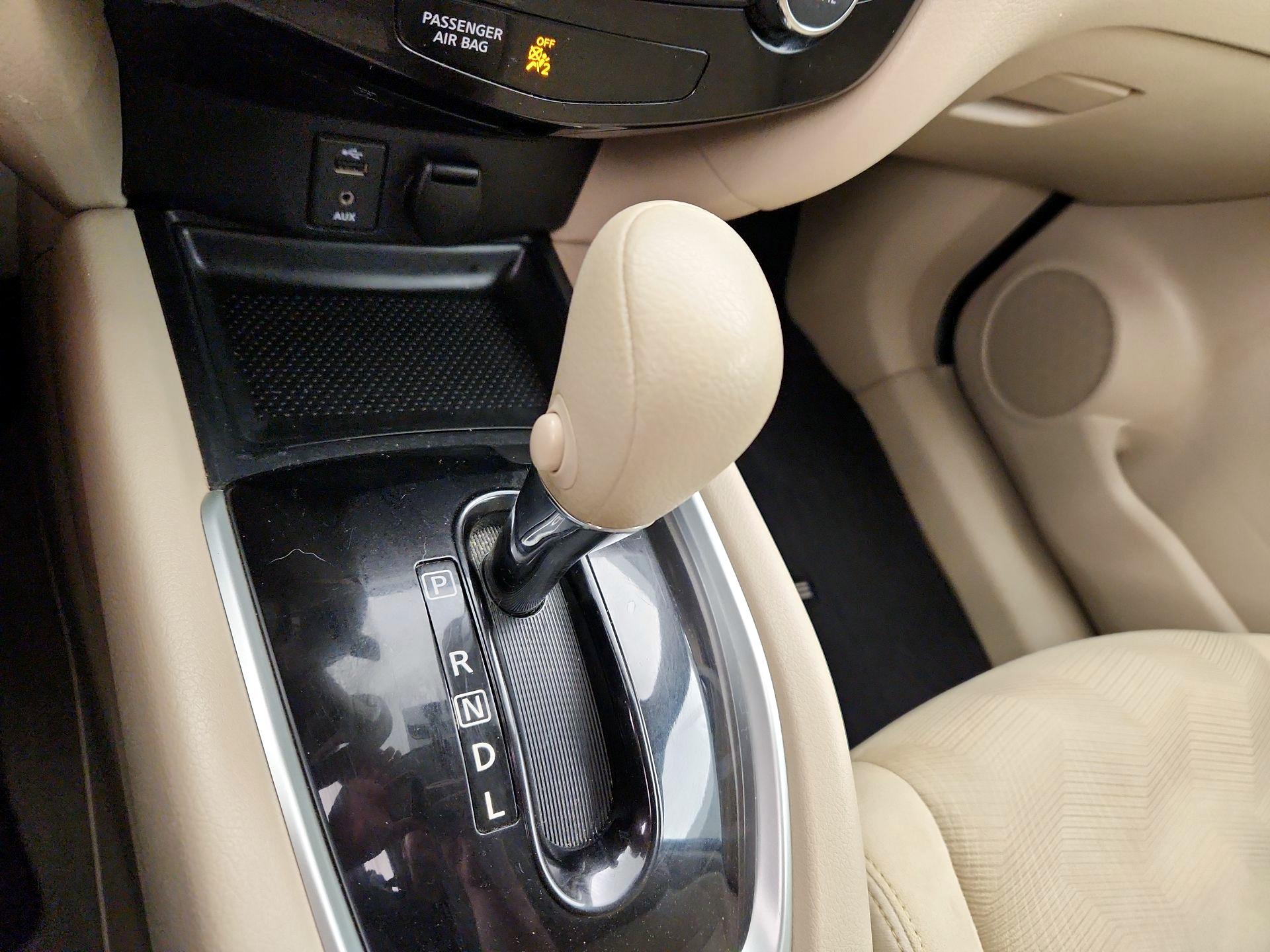 Thumbnail: 2015 Nissan Rogue - 17