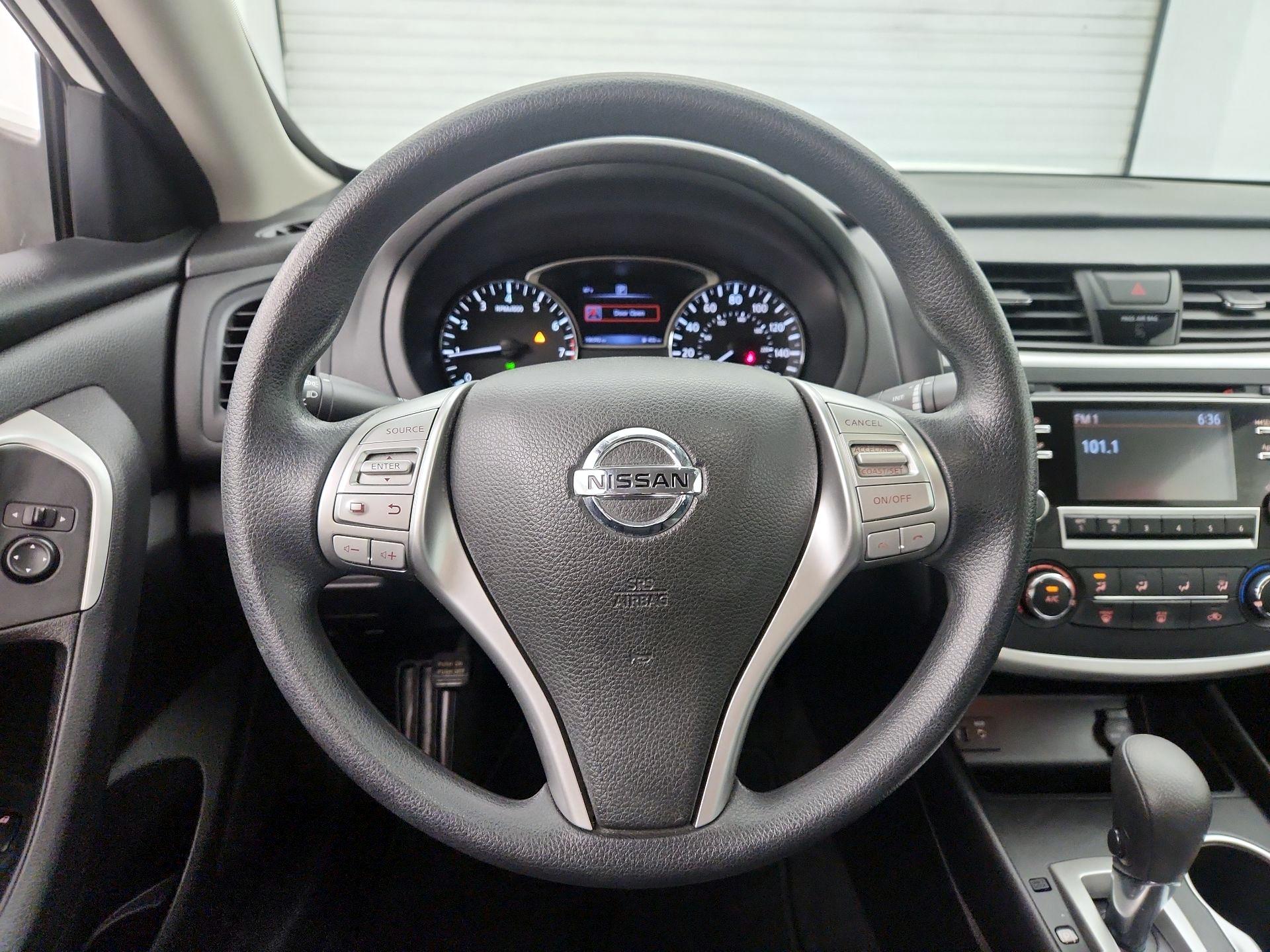 Thumbnail: 2016 Nissan Altima - 10
