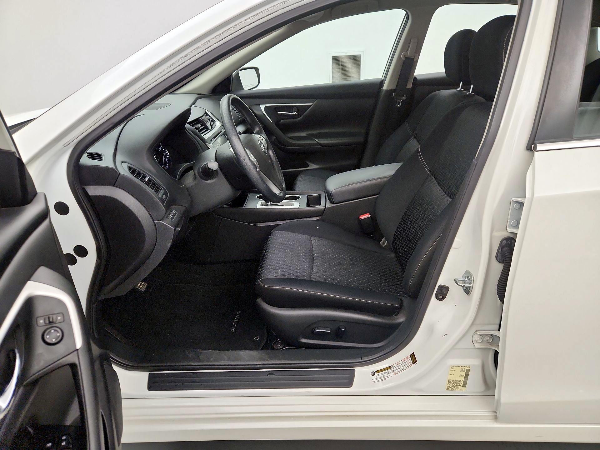 Thumbnail: 2016 Nissan Altima - 11