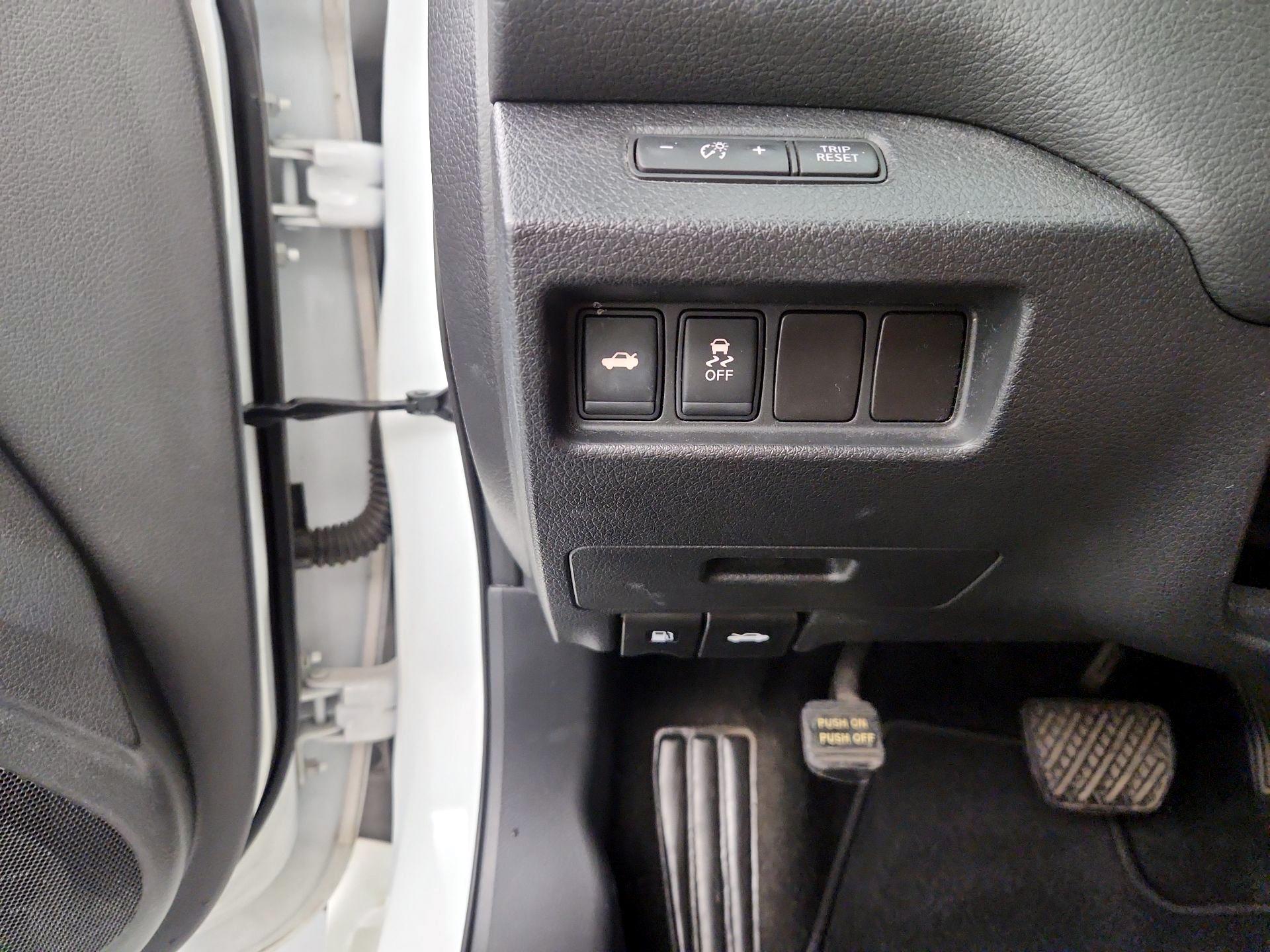 Thumbnail: 2016 Nissan Altima - 13