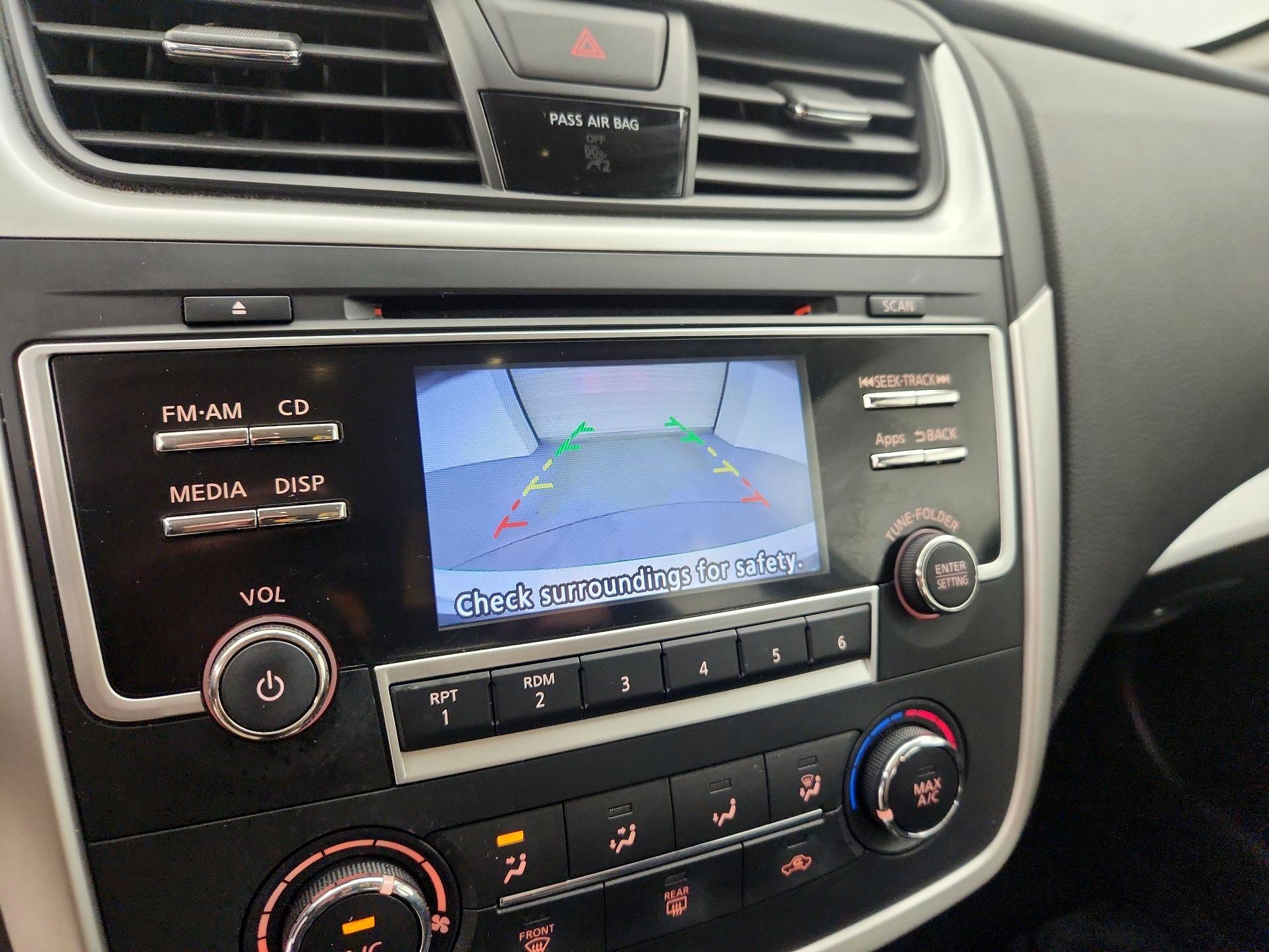 Thumbnail: 2016 Nissan Altima - 14