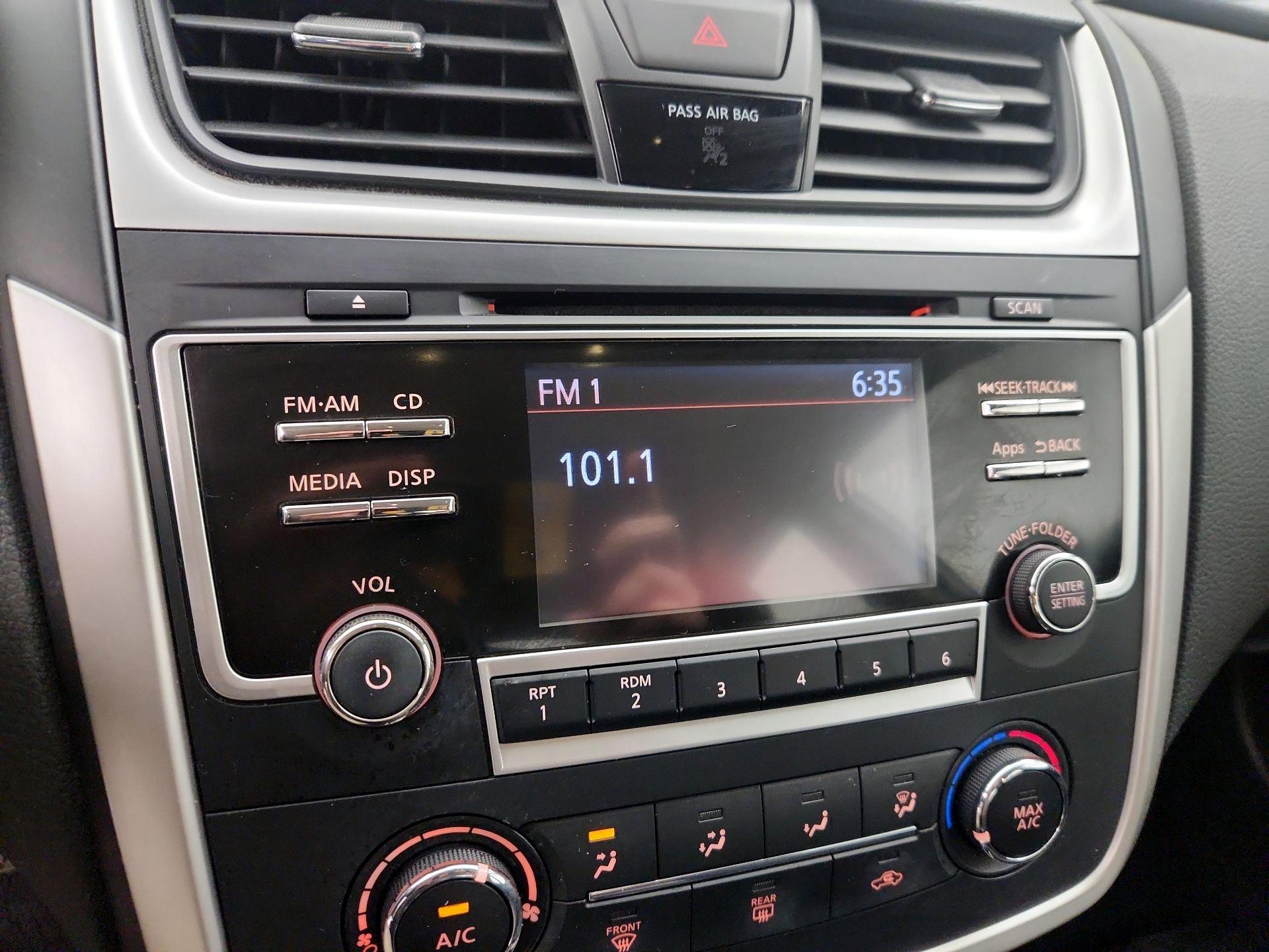 Thumbnail: 2016 Nissan Altima - 15