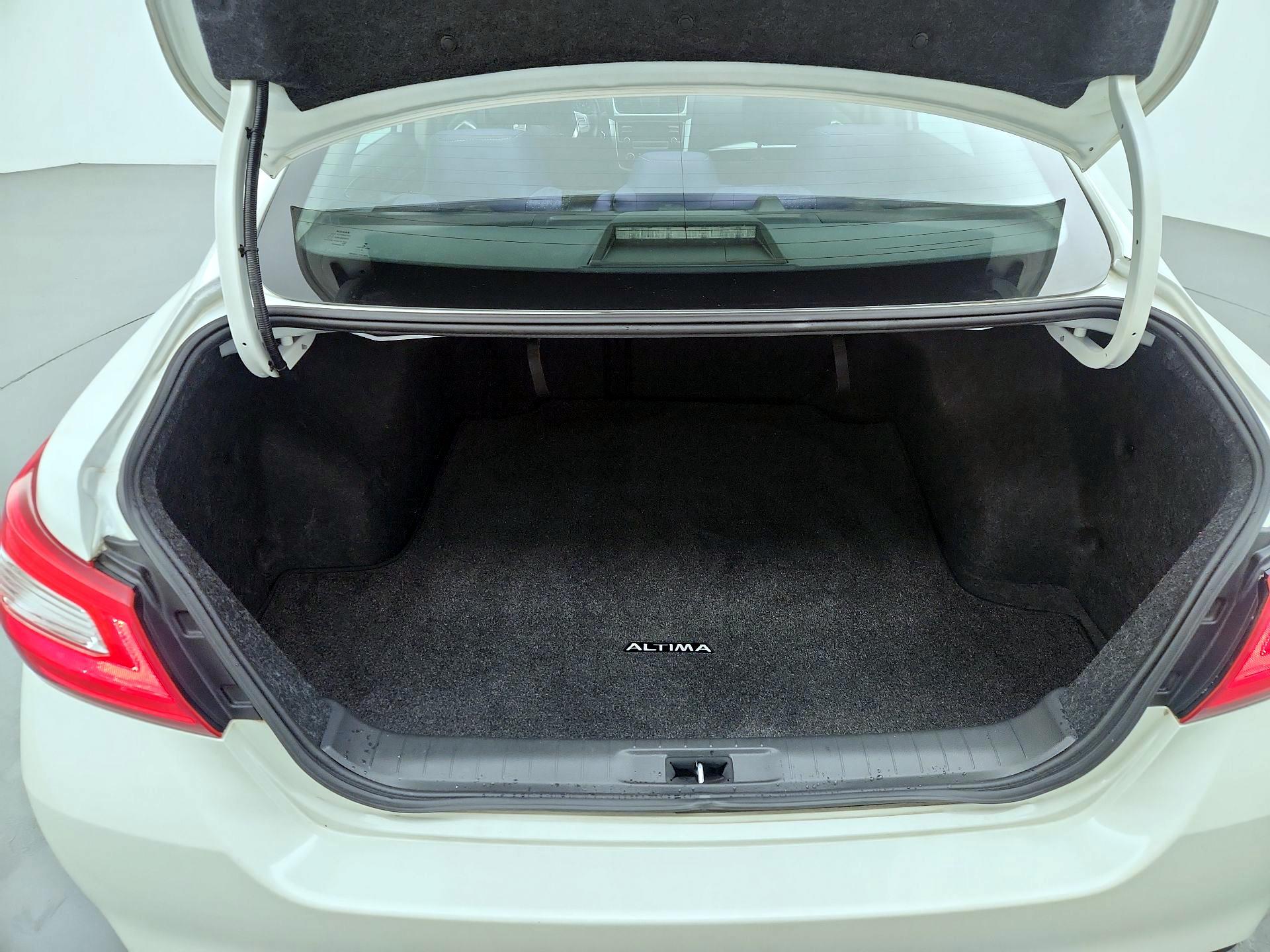 Thumbnail: 2016 Nissan Altima - 20