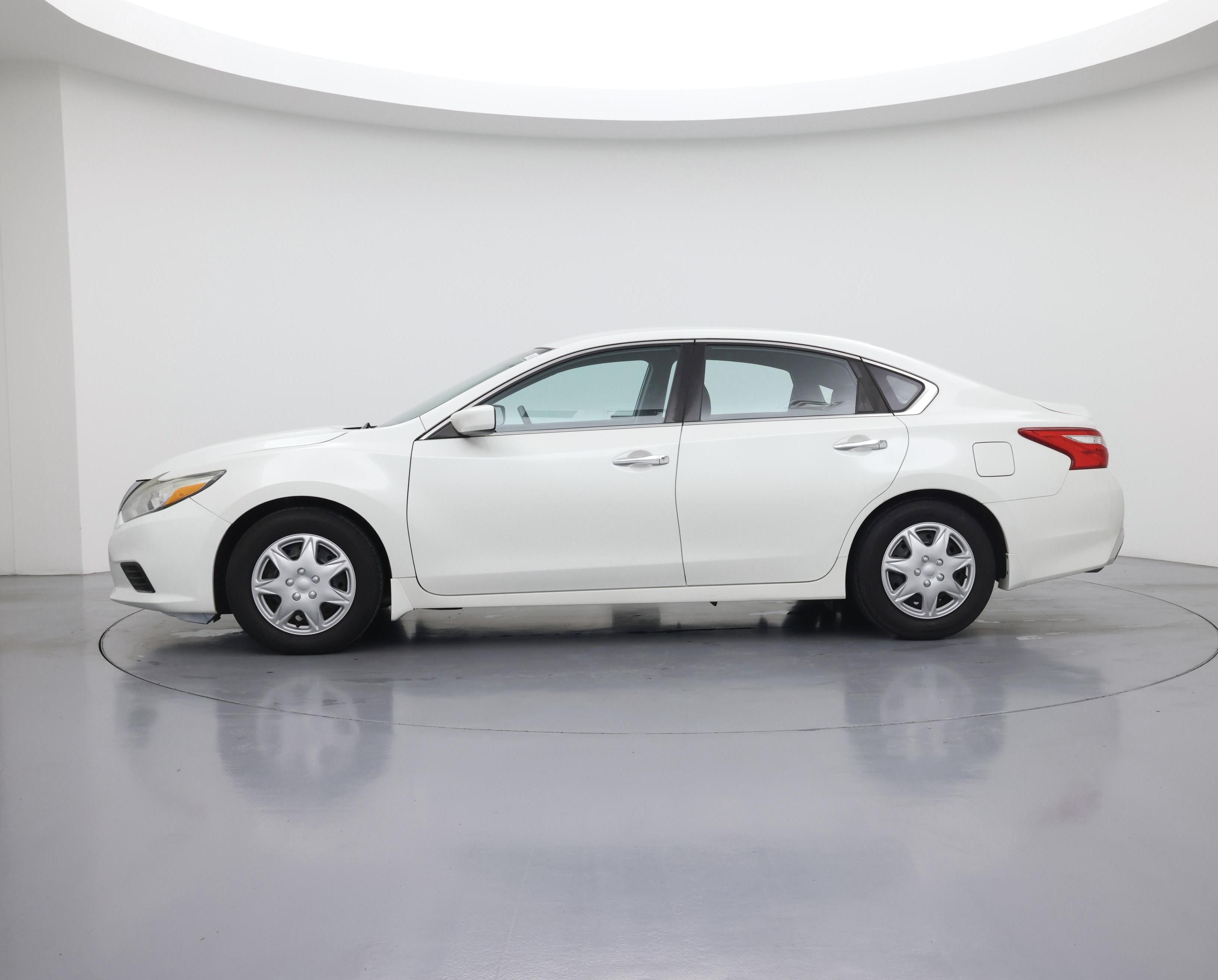 Thumbnail: 2016 Nissan Altima - 3