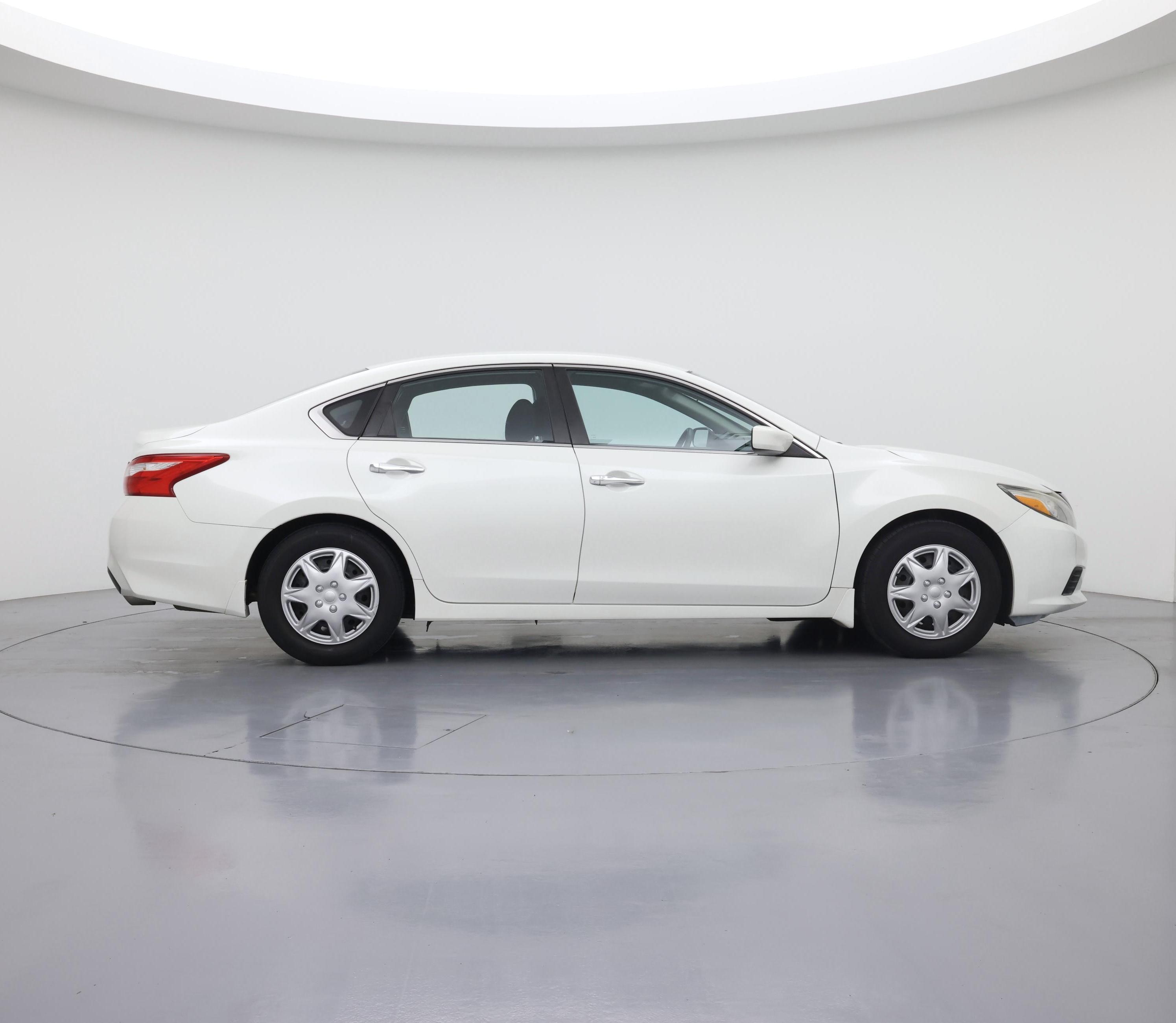 Thumbnail: 2016 Nissan Altima - 7