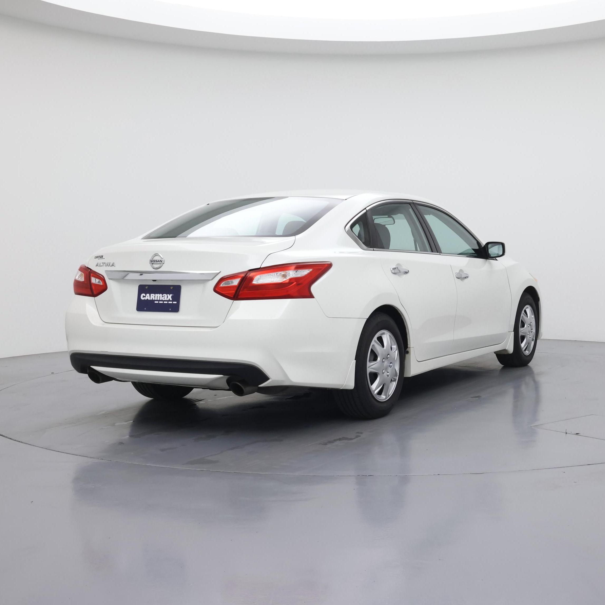 Thumbnail: 2016 Nissan Altima - 8