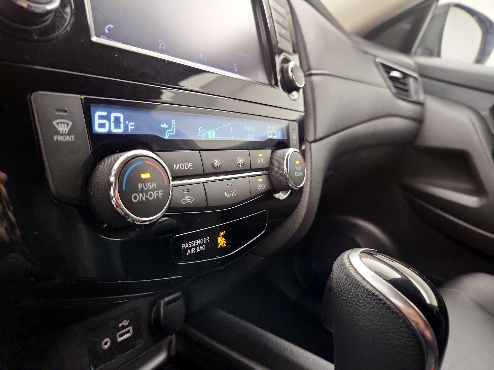 Thumbnail: 2018 Nissan Rogue - 16