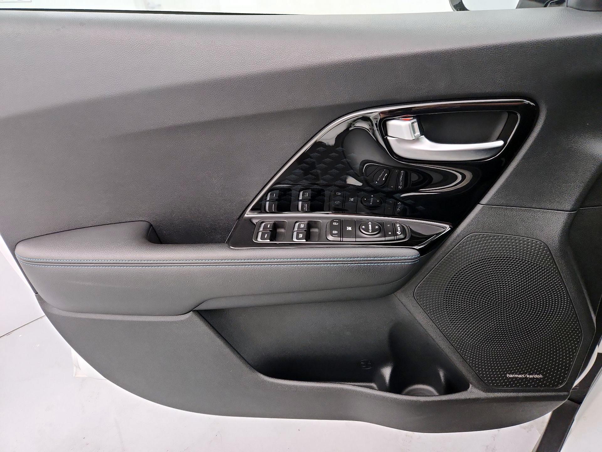 Thumbnail: 2020 Kia Niro - 12