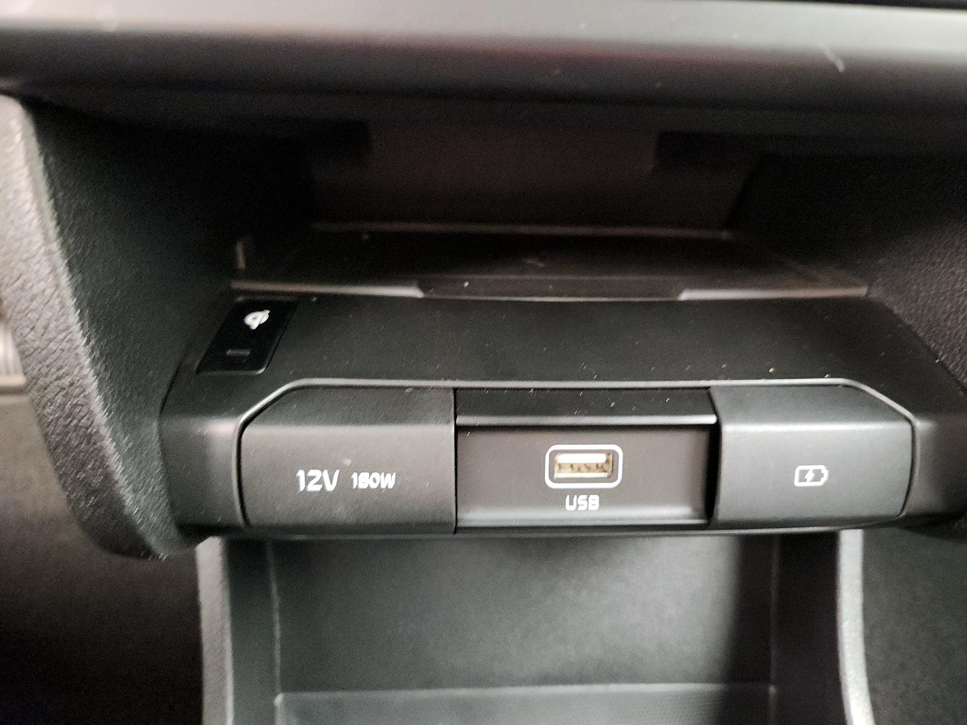 Thumbnail: 2020 Kia Niro - 18