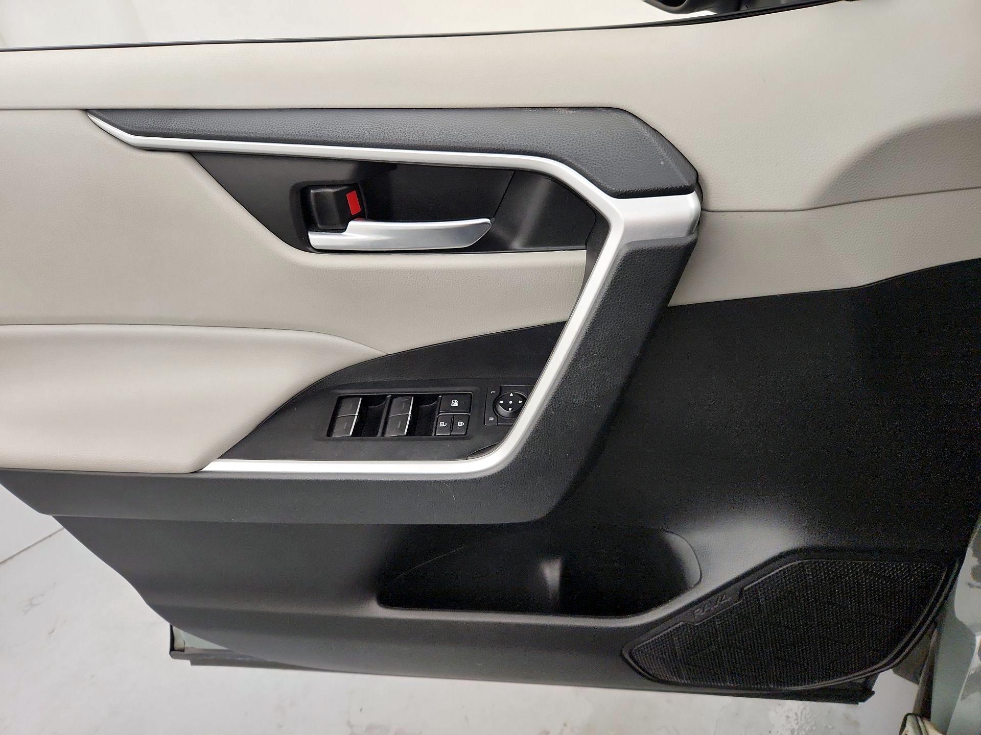 Thumbnail: 2022 Toyota RAV4 - 12