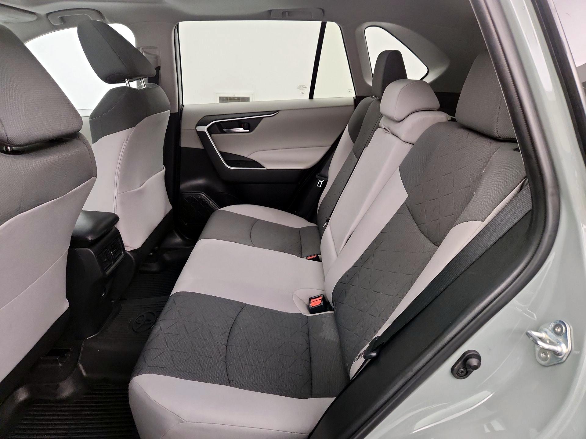Thumbnail: 2022 Toyota RAV4 - 20