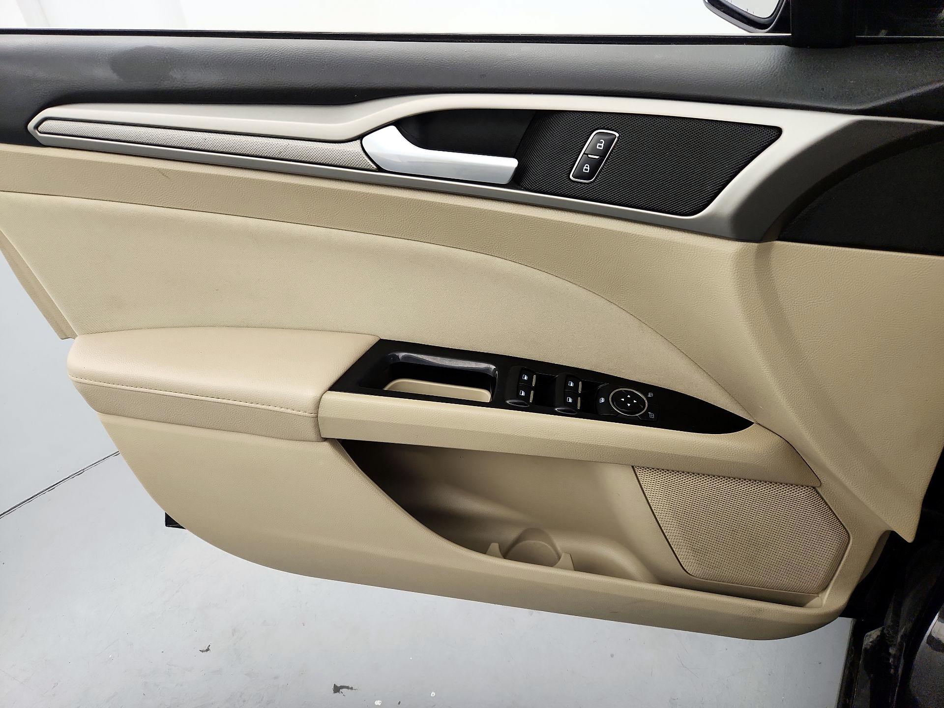Thumbnail: 2016 Ford Fusion - 12