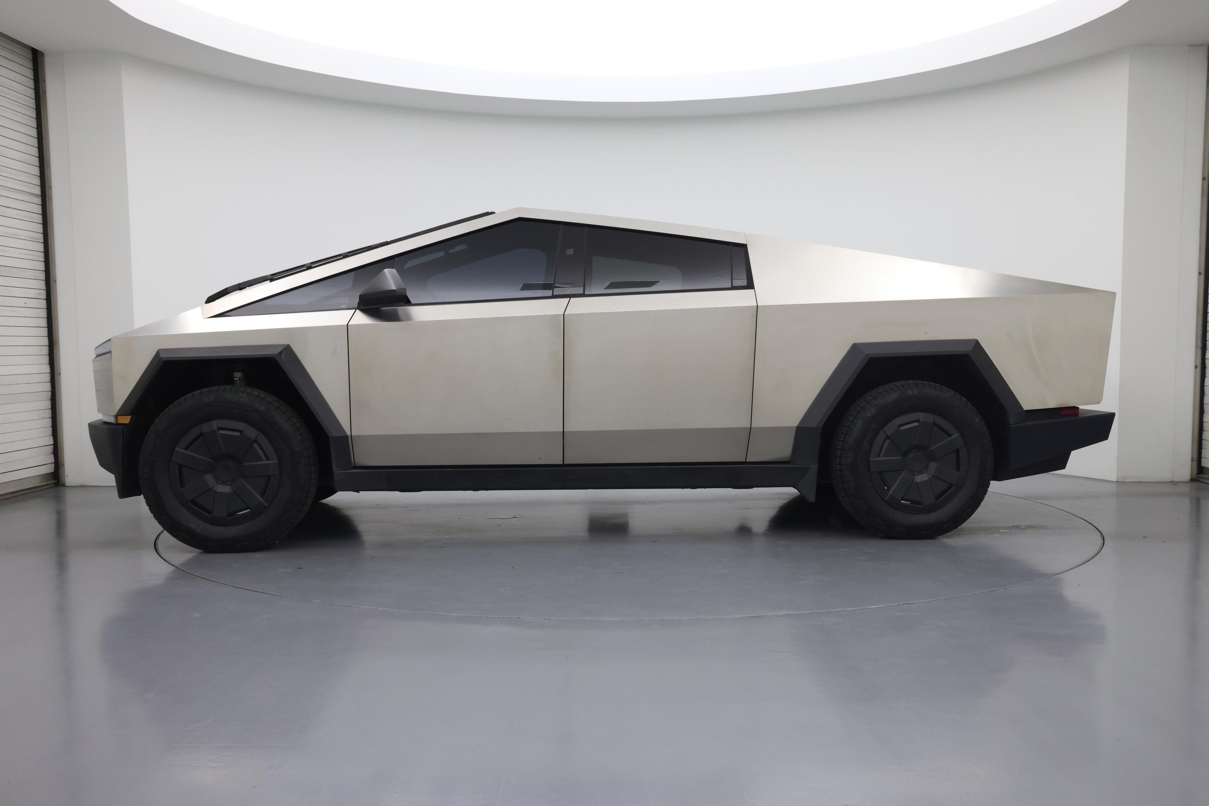 Thumbnail: 2025 Tesla Cybertruck - 3